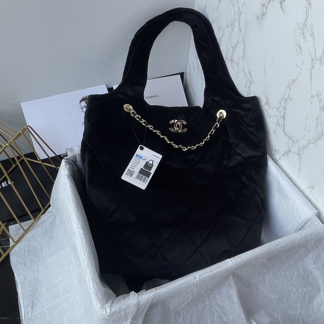 Fendi Luxury Designer Handbag crafted in premium calfskin leather
