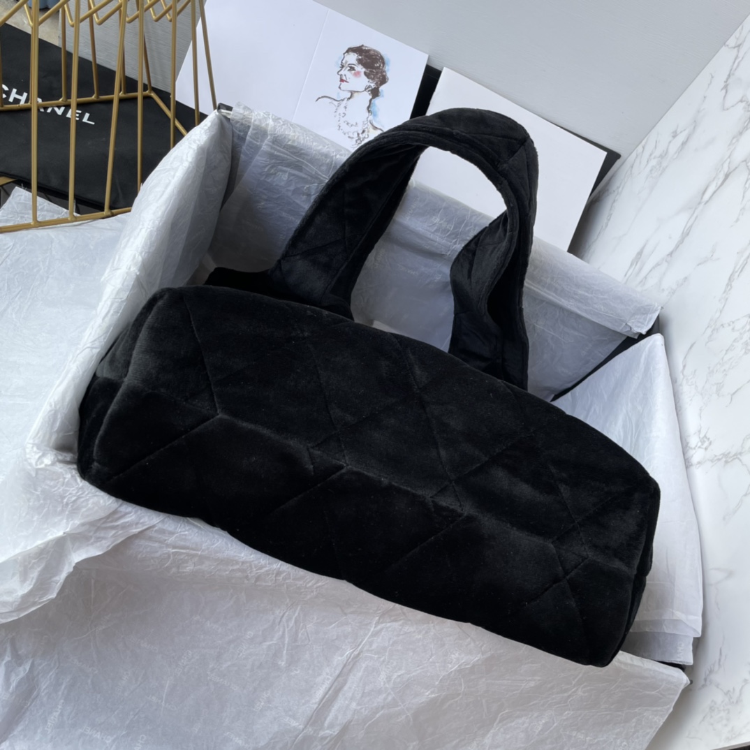 Fendi Luxury Designer Handbag crafted in premium calfskin leather 5