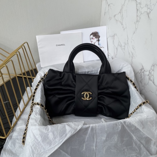 Chanel 25C Runway Bow Bag: Elegant Design, Versatile Style & Perfect Size 1 Chanel 25C Runway Bow Bag: Elegant Design, Versatile Style & Perfect Size