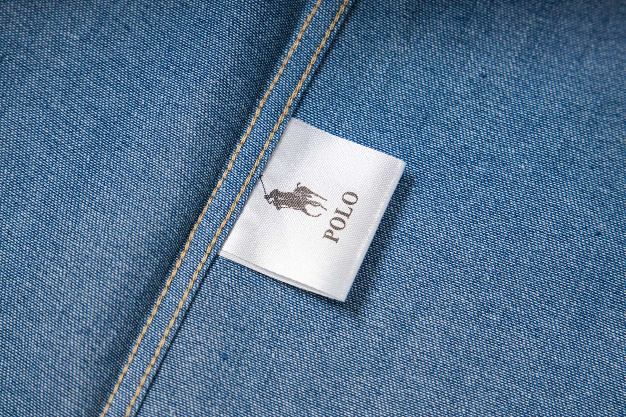 💰160包邮
Ralph Lauren/拉夫劳伦经典彩色小标情侣款水洗牛仔长袖衬衫
1️⃣采用优质的牛仔面料,上身柔软舒适,极其细腻 手感扎实润滑且柔软 拥有既织物不褶皱的的特性,手感无敌。细节处理完美!
2️⃣采用水洗工艺流程,做工细节完美把控,全部采用马甲工艺包边做工,袖子里面也是,区别于四针五线做工,领子也是全部采用衬布设计,显的高端时尚又个性,版型时尚简约大气!
3️⃣非常富有年轻感与青春活力范儿,男女都可轻松驾驭,非常符合当下年轻人的时尚审美观念!
颜色:浅蓝色、深蓝色
尺码:S、M、L、XL