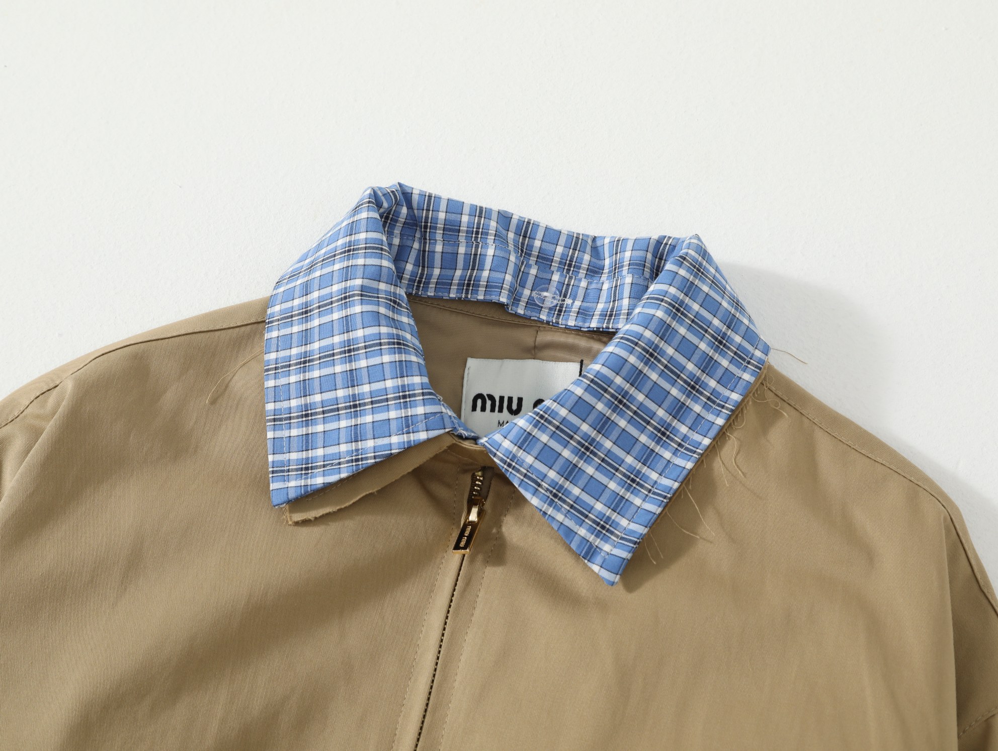 MIU MIU 缪缪 25SS 双领复古格纹工装夹克 卡其色-莆田鞋,莆田鞋货源,高仿鞋,高仿鞋货源,安福档口,莆田高仿鞋,莆田鞋批发,高仿鞋批发,莆田高仿运动鞋,高仿运动鞋,莆田运动鞋 MIU MIU 缪缪 25SS 双领复古格纹工装夹克 卡其色