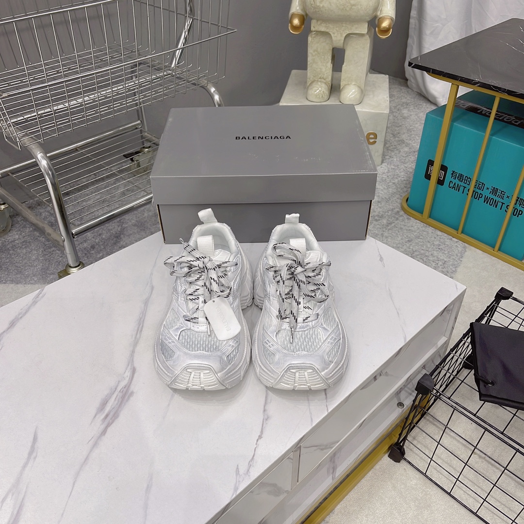 NO:649697,Balenciaga's 2025 new 6XL series Balenciaga 6XL pure original version is shipped strongly and is heavily manufactured. All accessories are custom-made and produced with genuine pieces. The correct font is electro-embroidered. The thickness, position and size are correct. The TPU ventilation holes on the side match the Italian original. The TPU soft sole is consistent with the original 'Balenciaga' outsole LOGO. Full of three-dimensionality. Original leather. Purchase original mesh. Size 35 36 37 38  39 40 41 42 43 44 45 46, dad shoes, balenciaga, balenciaga19860909巴黎世家2025新款6XL系列 Balenciaga 6XL 纯原版本强势出货 重工打造 所有配件均通过定做出产正品裁片 正确字体电绣 粗细、位置、大小正确 侧边TPU 透气孔匹配意产原版 ,TPU软底 原版一致 'Balenciaga' 大底LOGO 立体感十足 原厂皮料 采购原厂网纱 Size 35 36 37 38 39 40 41 42 43 44 45 46,老爹鞋,balenciaga,balenciaga,Women's Shoes