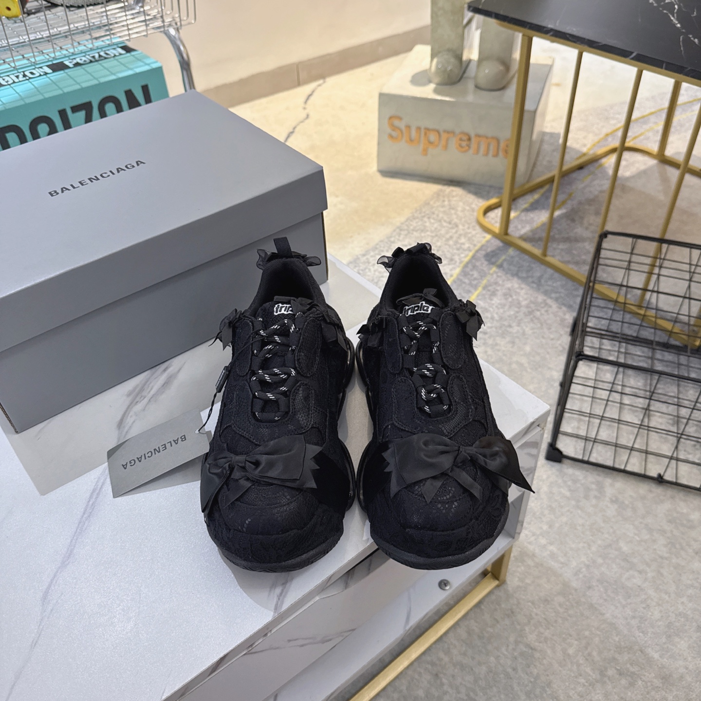 NO:612982,Balenciaga Latest generation bow First generation 1.0 Balenciaga Triple S Balenciaga 19 official air cushion version Official pure original version Full size shipping notice correct font electro-embroidery Correct thickness, position, size side TPU Breathing holes match the Italian original correct air cushion separate outsole, TPU soft sole Original version consistent with 'Balenciaga' outsole LOGO Three-dimensional original leather washed and distressed Purchase original mesh Size35 36  37 38 39 40, dad shoes, balenciaga, balenciaga19860909巴黎世家 最新一代蝴蝶结 一代 1.0 Balenciaga Triple S 巴黎世家 19官方发售气垫版本官方纯原版本 全码出货通知正确字体电绣 粗细、位置、大小正确侧边TPU 透气孔匹配意产原版正确气垫分离大底,TPU软底 原版一致'Balenciaga' 大底LOGO 立体感十足原厂皮料水洗做旧 采购原厂网纱 Size35 36 37 38 39 40,老爹鞋,balenciaga,balenciaga,Women's Shoes