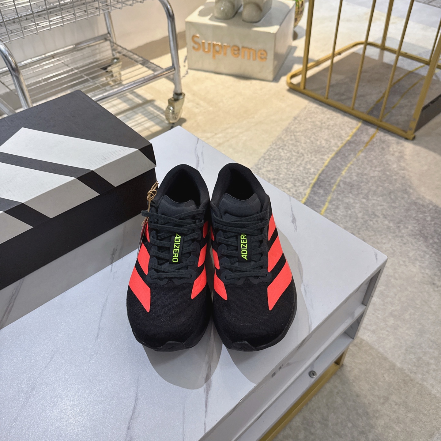 NO:679239,XS#AD Adizero Evo SL Zero Series Marathon Lightweight Racing Sports Running Shoes I believe everyone still remembers the adiZero Adios Pro EVO 1, the “top supercar” launched by adidas last year!  Not only did it reach the top of the lightest running shoes in the history of Adidas, but it also continued to write amazing results in the following global marathons, and was dubbed by netizens as the new generation of 'Adidas magic shoes' that dominated the Internet!  The minimalist design language and the three lines on the side of the shoe with a strong sense of speed and presence are unforgettable and special!  Among them, the adidas Adizero Evo SL is positioned for middle and long-distance running training. The overall appearance is very similar to the adiZero Adios Pro EVO 1. The midsole configuration is equipped with a full-length Lightstrike Pro, and the upper is made of breathable mesh, which is in line with the positioning of daily training shoes and is more durable. The outsole is made of Continental rubber, which is similar to the previous generation racing flagship adidas Adizero Adios Pro 3.  Regional distribution. Overall, both the distinctive appearance and solid configuration are top-notch. Item number KJ1439, size 36 36.5 37 38 38.5 39 40 40 41 42 42 43 44 45 46, casual shoes/sports shoes, adidas, dior, sneakers19860909XS#AD Adizero Evo SL 零度系列马拉松轻量竞速运动跑鞋 相信大家对去年 adidas 横空出世的「顶级超跑」adiZero Adios Pro EVO 1 记忆犹新！不仅登顶阿迪史上最轻跑鞋宝座,更在接下来的全球马拉松赛事中,持续书写着惊人成绩,被网友戏称新一代「阿迪神鞋」全网刷屏！极简设计语言与强烈速度感和存在感的鞋侧三线,让人过目不忘,特别种草！其中定位于中长跑训练的 adidas Adizero Evo SL,整体外观造型与 adiZero Adios Pro EVO 1 非常相似.中底配置方面搭载全掌 Lightstrike Pro,鞋面采用透气网面示人,契合日常训练鞋的定位,更加耐用.外底给到了马牌橡胶,及类似上代竞速旗舰 adidas Adizero Adios Pro 3 区域分布.整体看下来无论是外观的鲜明辨识度,还是配置的扎实程度都很顶. 货号KJ1439 尺码36 36.5 37 38 38.5 39 40 40 41 42 42 43 44 45 46,休闲鞋/运动鞋,adidas,dior,sneakers,Women's Shoes