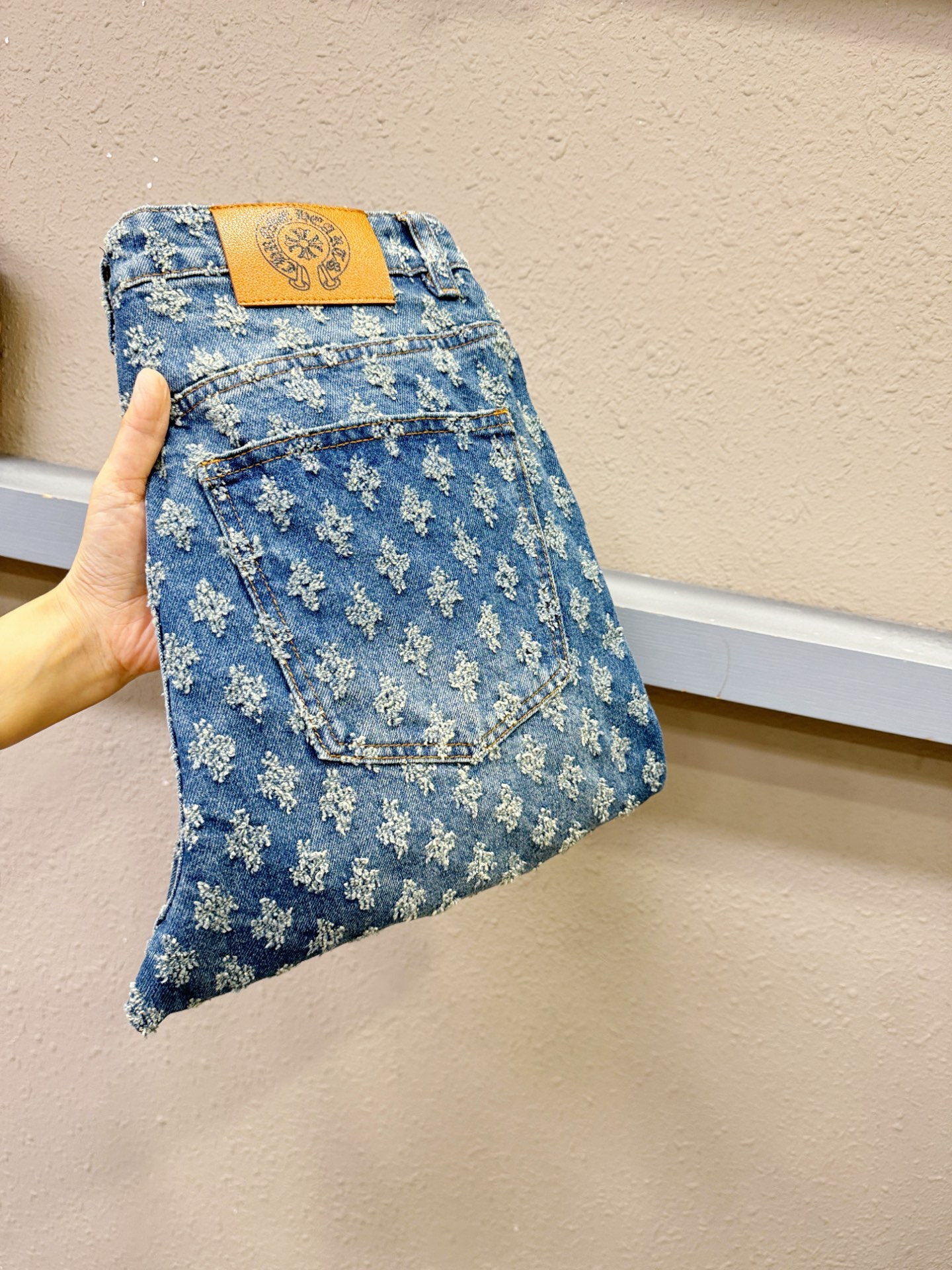 CHROME HEARTS 克罗心 2025专柜新品，原版牛仔裤 原版重工打造，品牌经典LOGO设计，三