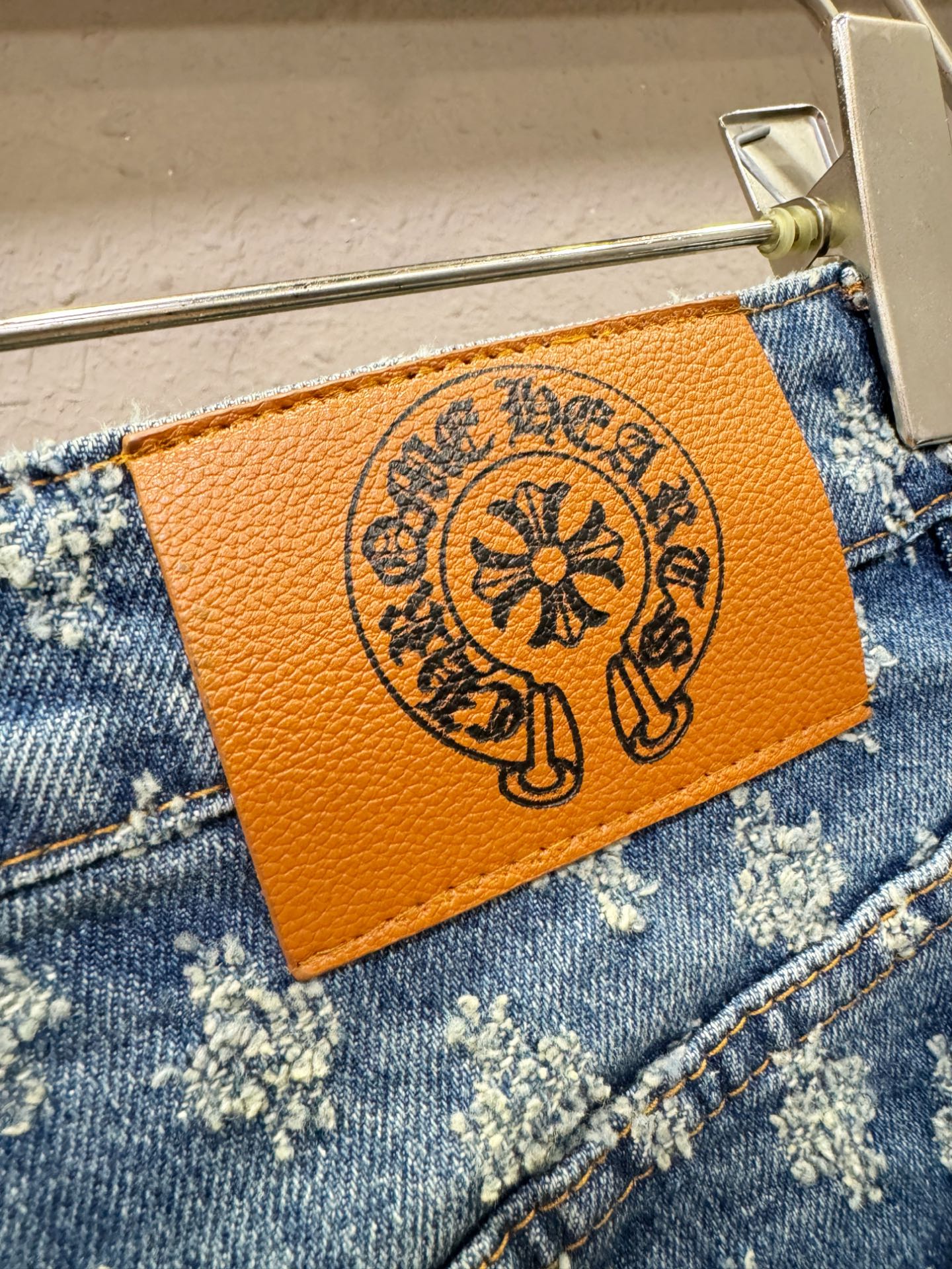CHROME HEARTS 克罗心 2025专柜新品，原版牛仔裤 原版重工打造，品牌经典LOGO设计，三