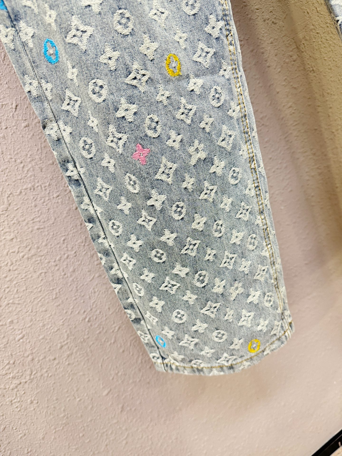 LV路易威登 2025专柜新品，原版牛仔裤 原版重工打造，品牌经典LOGO设计，三标齐全！原版五金辅料。