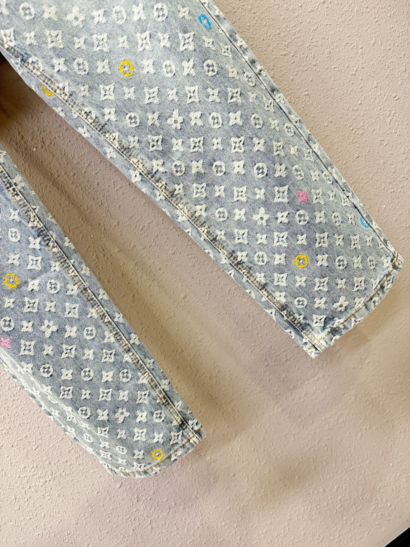 LV路易威登 2025专柜新品，原版牛仔裤 原版重工打造，品牌经典LOGO设计，三标齐全！原版五金辅料。