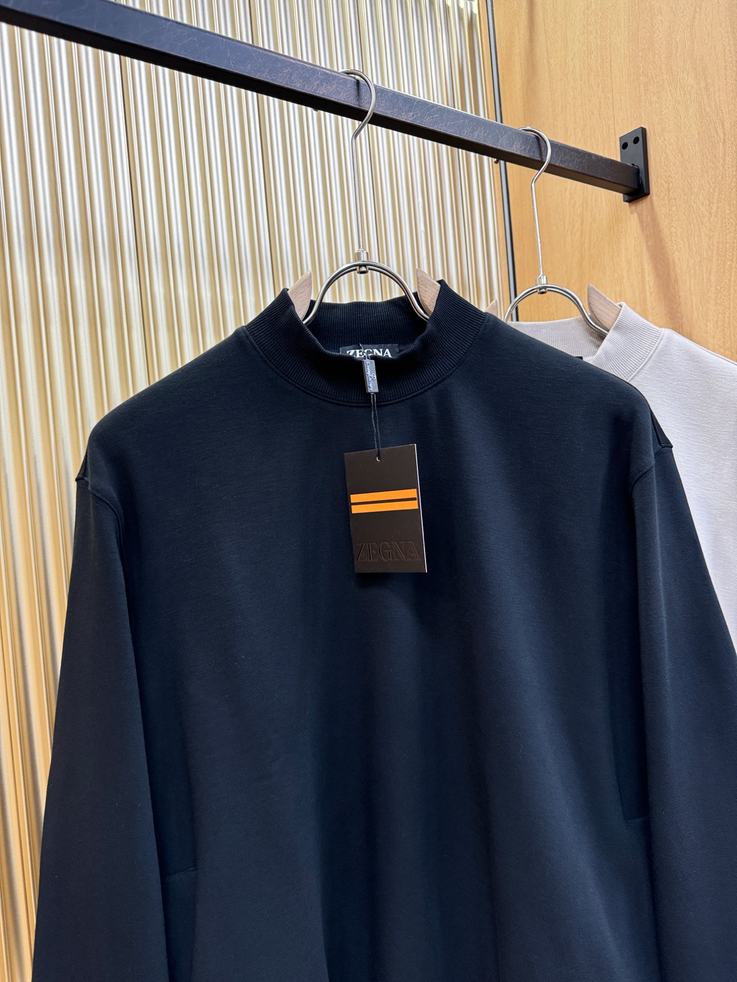 Ermenegildo Zeg*a杰*亚 2025ss秋冬新品 加绒长袖上衣，经典Logo设计，百搭款 