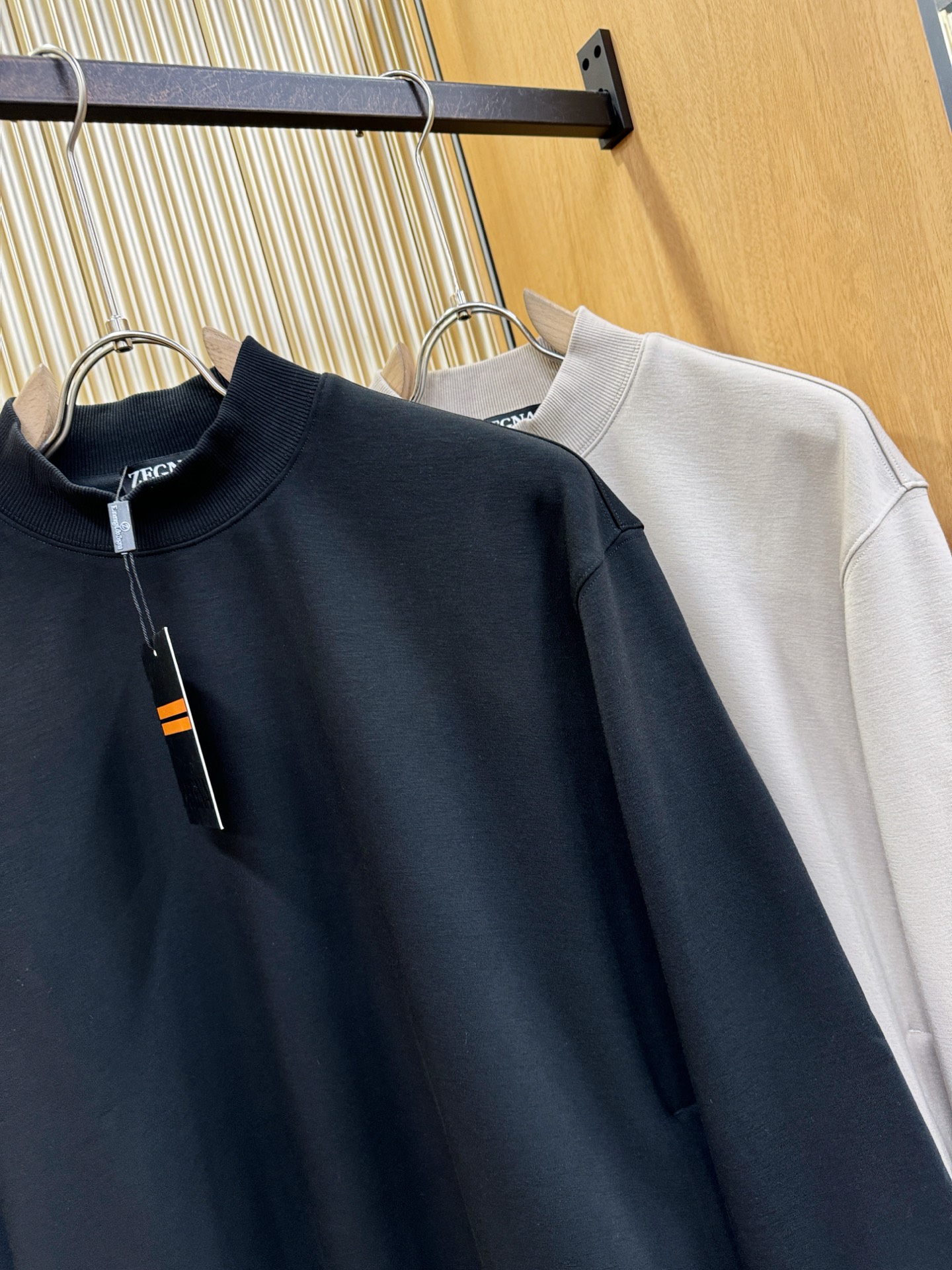 Ermenegildo Zeg*a杰*亚 2025ss秋冬新品 加绒长袖上衣，经典Logo设计，百搭款 