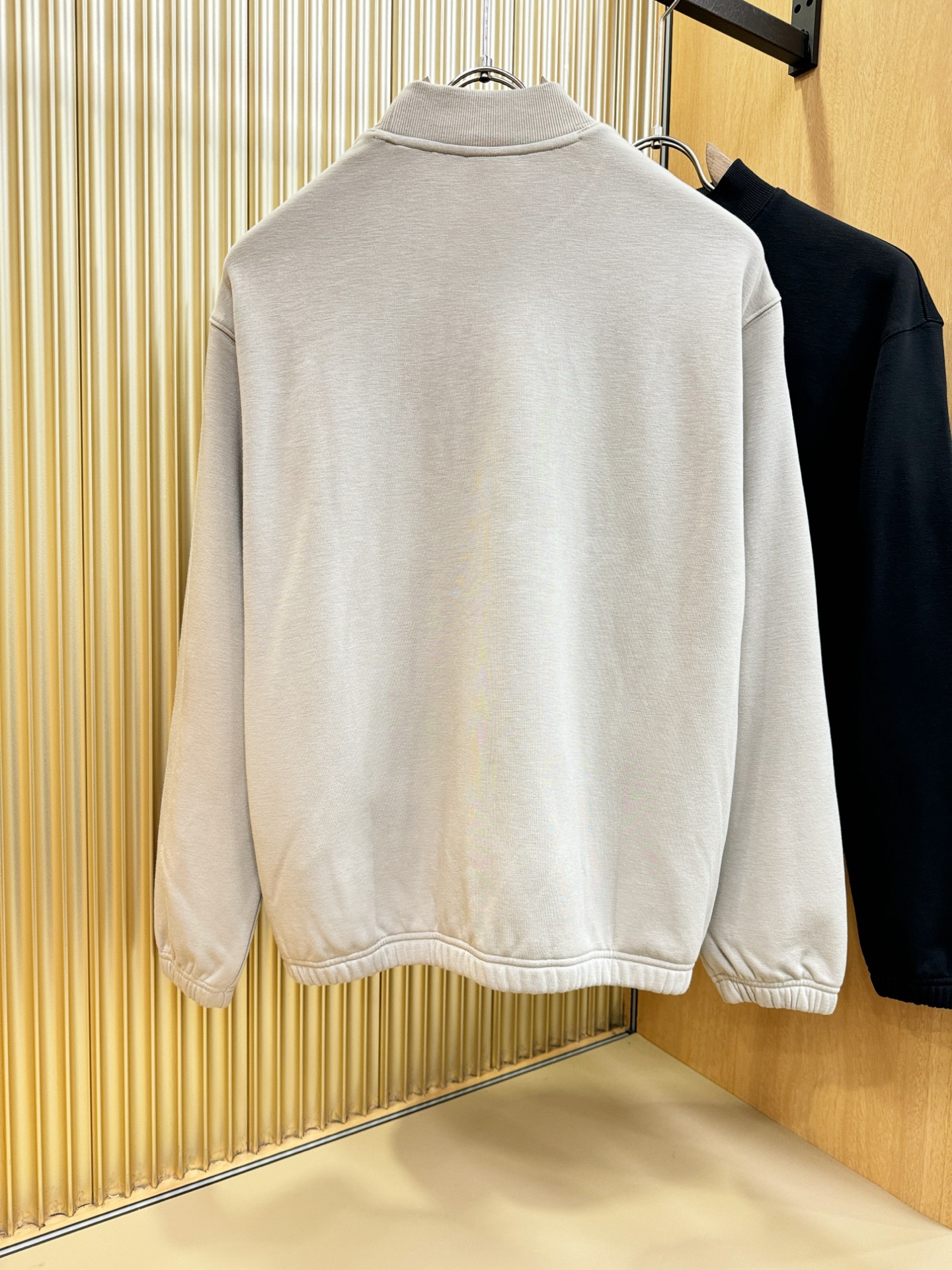 Ermenegildo Zeg*a杰*亚 2025ss秋冬新品 加绒长袖上衣，经典Logo设计，百搭款 