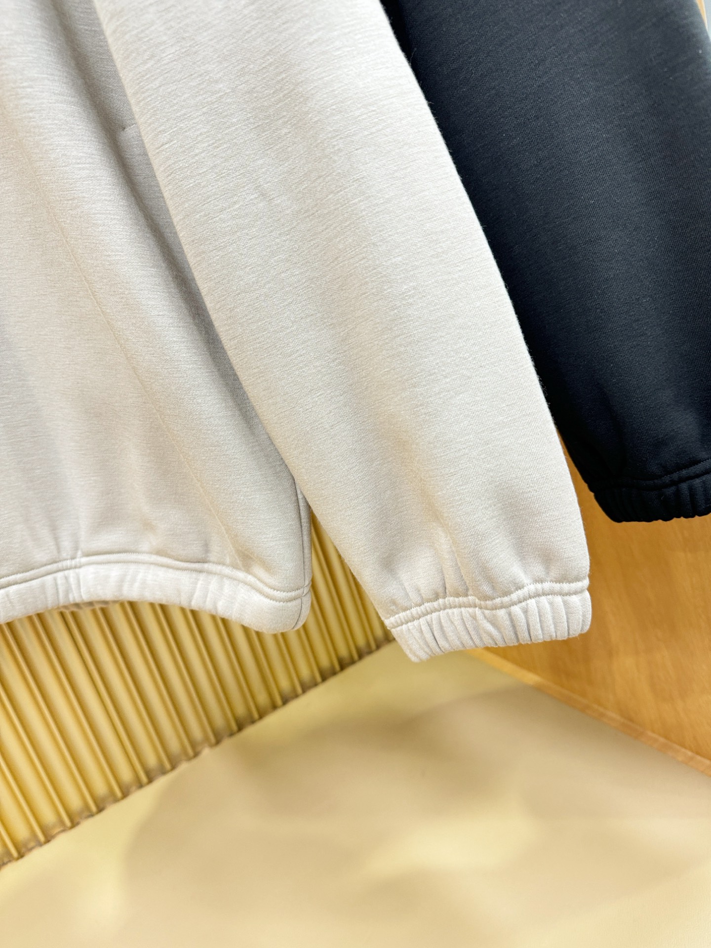 Ermenegildo Zeg*a杰*亚 2025ss秋冬新品 加绒长袖上衣，经典Logo设计，百搭款 