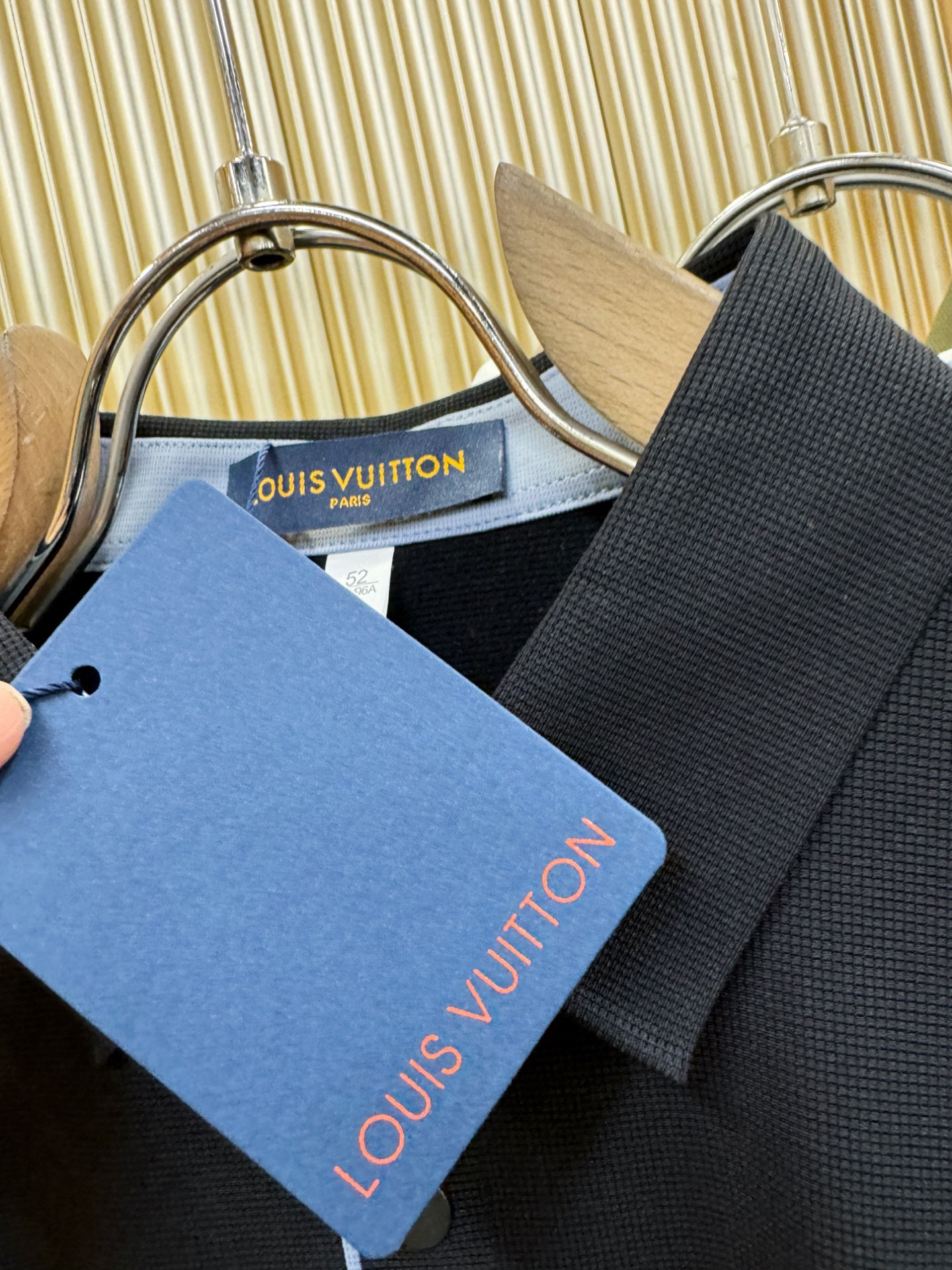 LV  2025秋季新品，官网同步 经典大气百搭Polo领长袖T恤，顶级原版面料，质感细腻 超柔软亲肤触