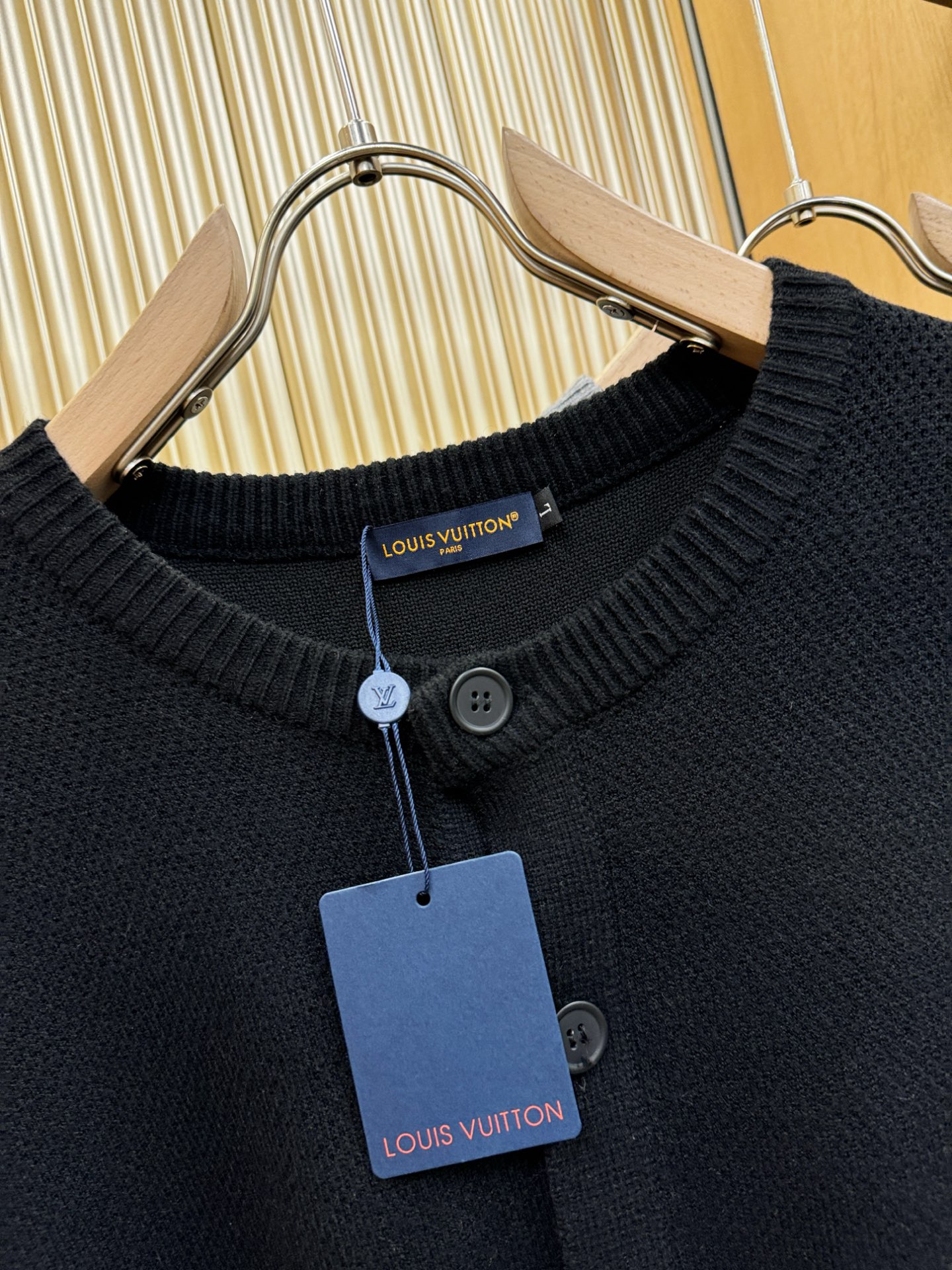 LV路易威登 拉链毛衣开衫ss秋冬新品，毛衣拉链开衫 经典百搭款 官网同步发售 定制面料，柔软细腻  舒