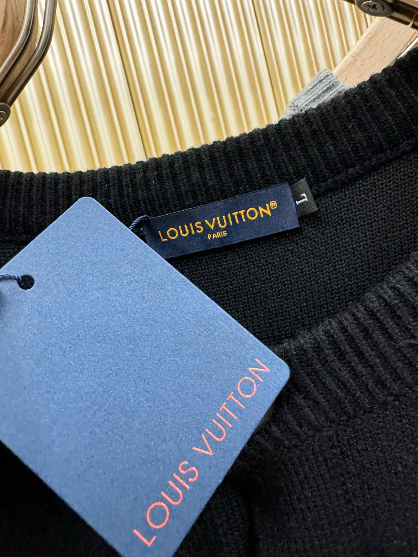 LV路易威登 拉链毛衣开衫ss秋冬新品，毛衣拉链开衫 经典百搭款 官网同步发售 定制面料，柔软细腻  舒