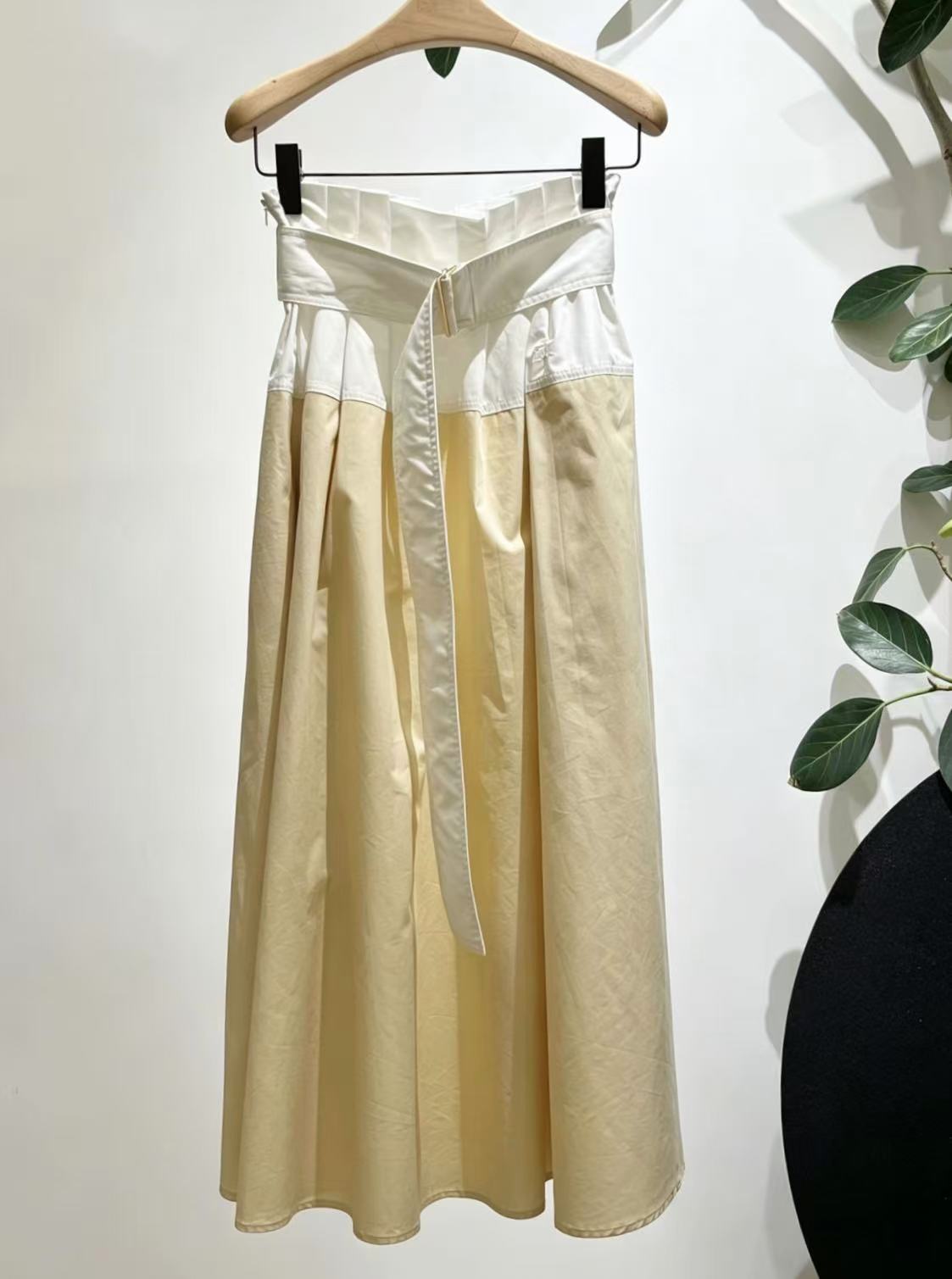 NO:861447,Louis cream yellow and white high-waisted skirt, simple and elegant style, pleated skirt of moderate length, high waist + wide belt, metal buckle embellishment to enhance the waistline, French relaxed and high-end look. Size S-L, Louis Vuitton-clothing, louis vuitton, skirts,19860909路易奶黄色拼白高腰半身裙,简约优雅风格,百褶裙摆长度适中,高腰+宽腰带,金属扣点缀提升腰线,法式松弛高级感穿搭. 码数S-L,路易威登-服装,louis vuitton,skirts,,Women's clothing