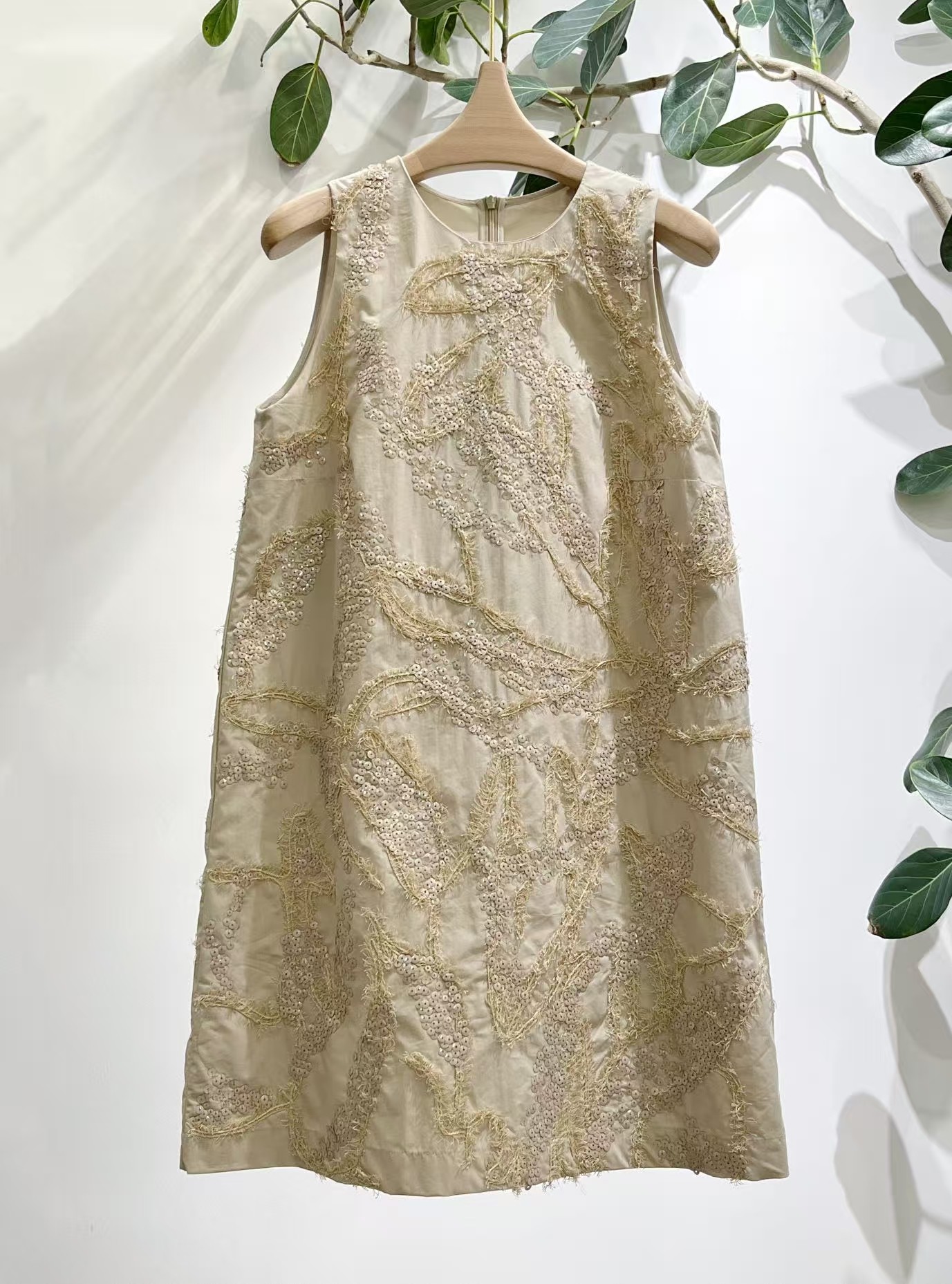 NO:861334,BC thin cotton embellished with sequin embroidery, shell-like shimmer and super elegant! Sleeveless + straight cut, simple and elegant, full of gentle temperament. Size S-L, women's clothing,19860909BC 薄棉点缀亮片刺绣,贝壳般微光超优雅!无袖+直筒剪裁,简约大方温柔气质满分. 码数S-L,女装,,Women's clothing
