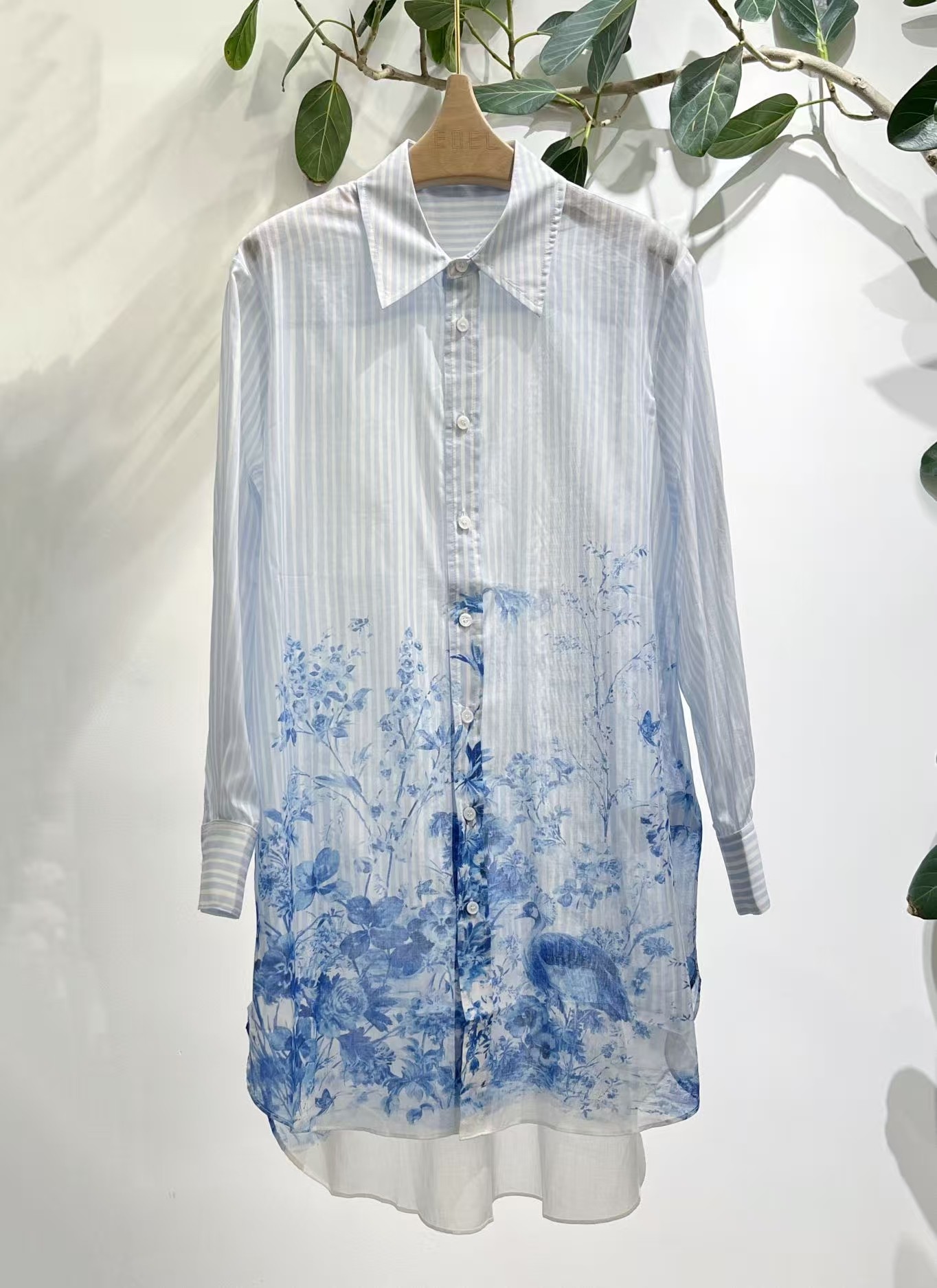 NO:861179,CD blue and white striped suit. Lightweight and thin cotton material, breathable and comfortable, blue and white pinstripes + gradient ink flowers, a fusion of French romance and oriental aesthetics!  S-XL 430,Dior-clothing,dior,19860909CD 蓝白条纹套装 轻盈薄棉材质,透气舒适,蓝白细条纹+渐变水墨花卉,法式浪漫与东方美学融合！S-XL 430,迪奥-服装,dior,,Women's clothing