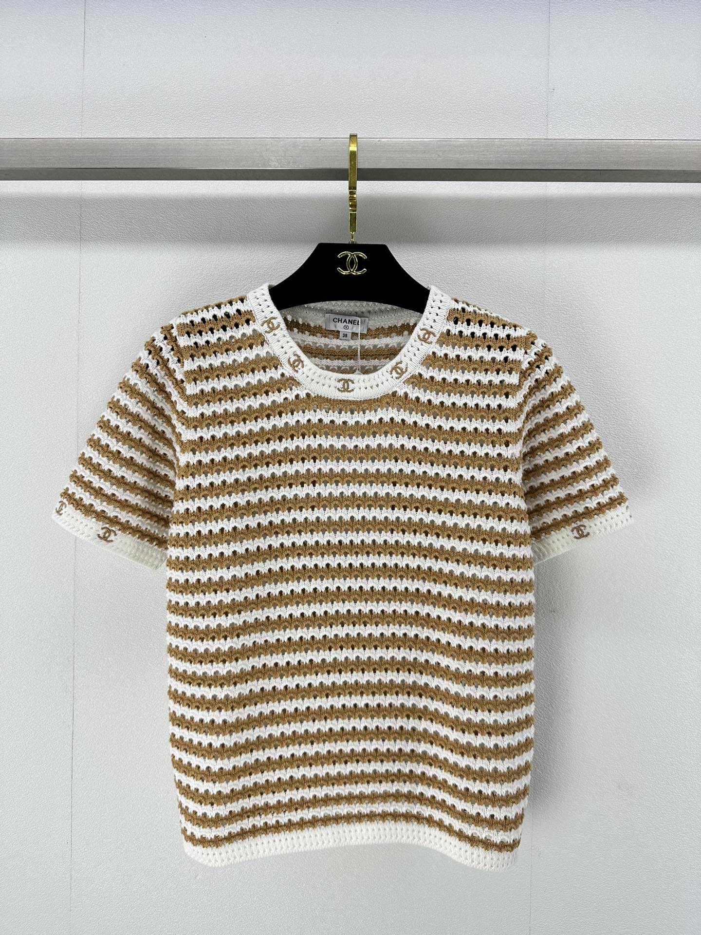 NO:324787,Chane* new details 25 New summer knitted hollow short sleeve refreshing color scheme, classic style is completely undeniable and versatile, age-reducing and super white!  3 color 3 code SML, chanel, T-shirt, alexander wang19860909Chane*上新细节 25 夏季新款针织镂空短袖清爽的配色 经典版型完全不挑人无敌的百搭款 减龄而且超显白！ 3色3码SML,,chanel,T-shirt,alexander wang,Women's clothing