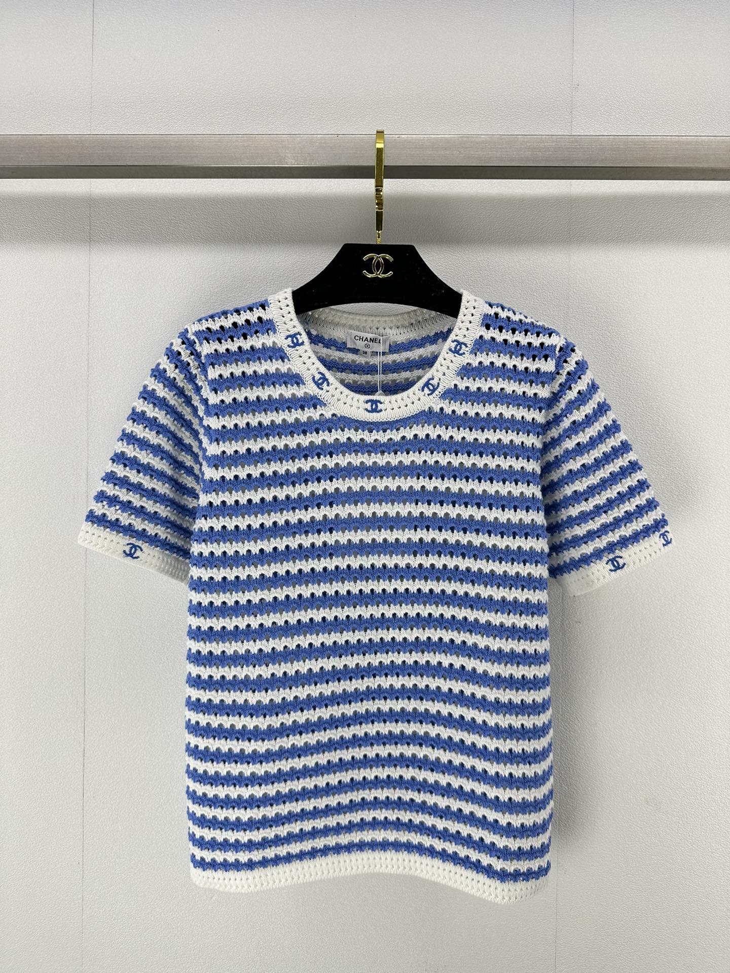 NO:324791,Chane* new details 25 New summer knitted hollow short sleeve refreshing color scheme, classic style is completely undeniable and versatile, age-reducing and super white!  3 color 3 code SML, chanel, T-shirt, alexander wang19860909Chane*上新细节 25 夏季新款针织镂空短袖清爽的配色 经典版型完全不挑人无敌的百搭款 减龄而且超显白！ 3色3码SML,,chanel,T-shirt,alexander wang,Women's clothing