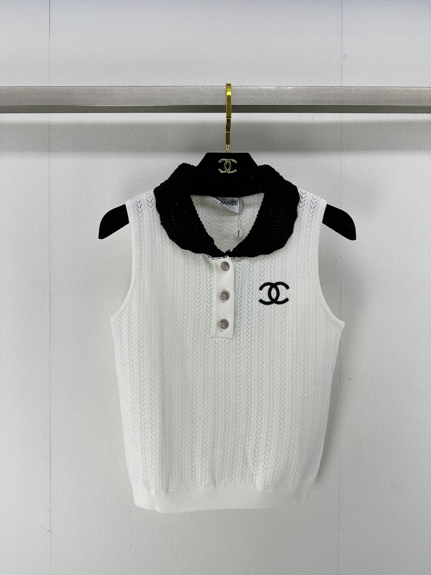 NO:311016,Chane* new details 25 Summer new contrast lapel lace vest, soft and comfortable fabric, exquisite embroidery logo, versatile and not picky, 2 colors, 3 sizes, SML, chanel, alexander wang19860909Chane*上新细节 25 夏季新款撞色翻领花边背心 面料柔软舒适 精致刺绣logo 百搭不挑人 2色3码SML,,chanel,alexander wang,Women's clothing