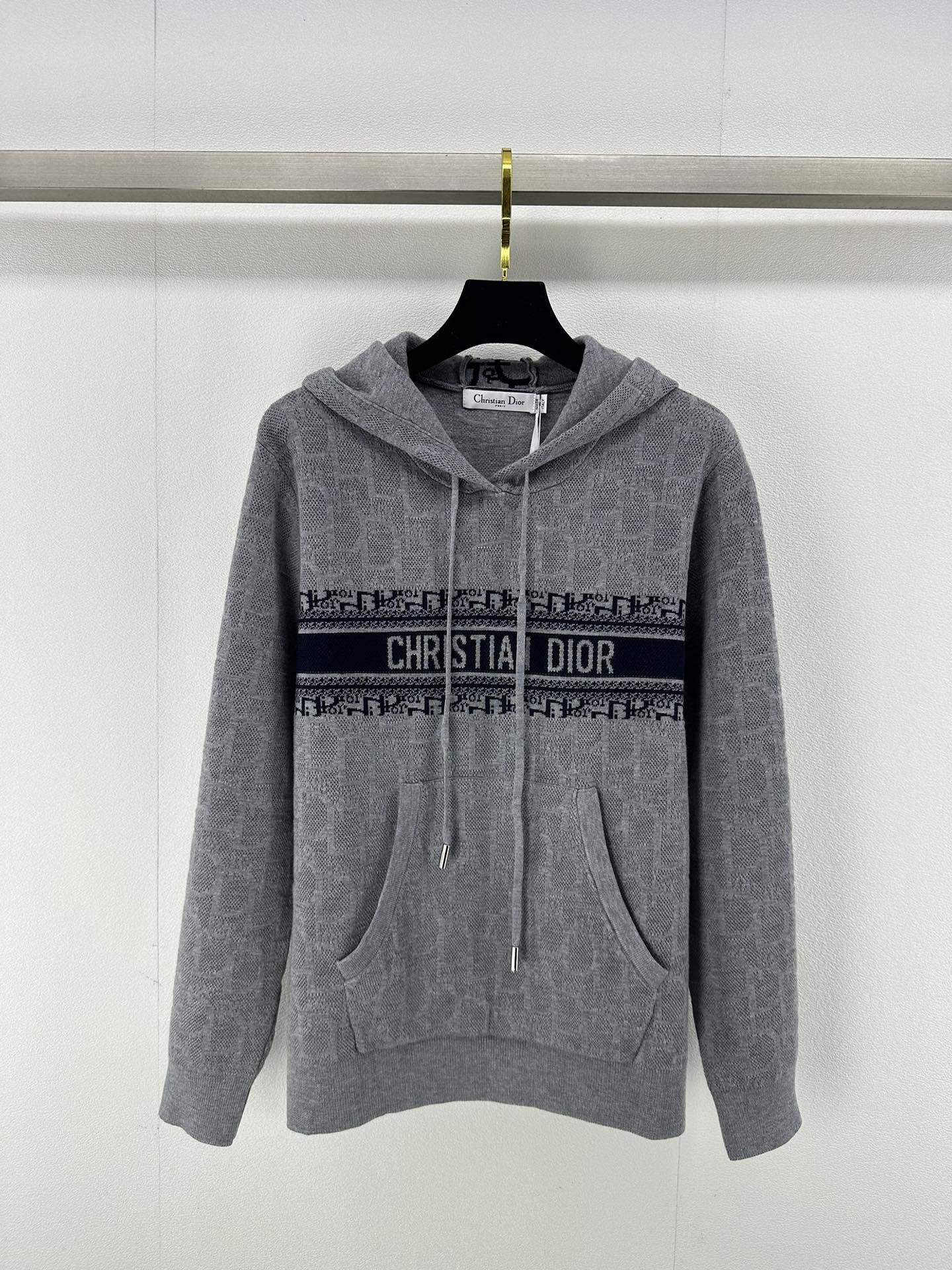 NO:487058,New details on Dio*, new knitted hooded drawstring sweatshirts in early autumn, classic presbyterian letter logo jacquard design, letter logo jacquard decoration, hat letter logo embellishment, high-end fashionable and versatile 3 colors and 3 codes SML,,dior,hoodie,sweatshirts,hats,alexander wang19860909Dio*上新细节 早秋新款针织连帽抽绳卫衣 经典老花字母logo提花设计 字母logo提花装饰 帽子字母logo点缀 高级时髦百搭 3色3码SML,,dior,hoodie,sweatshirts,hats,alexander wang,Women's clothing