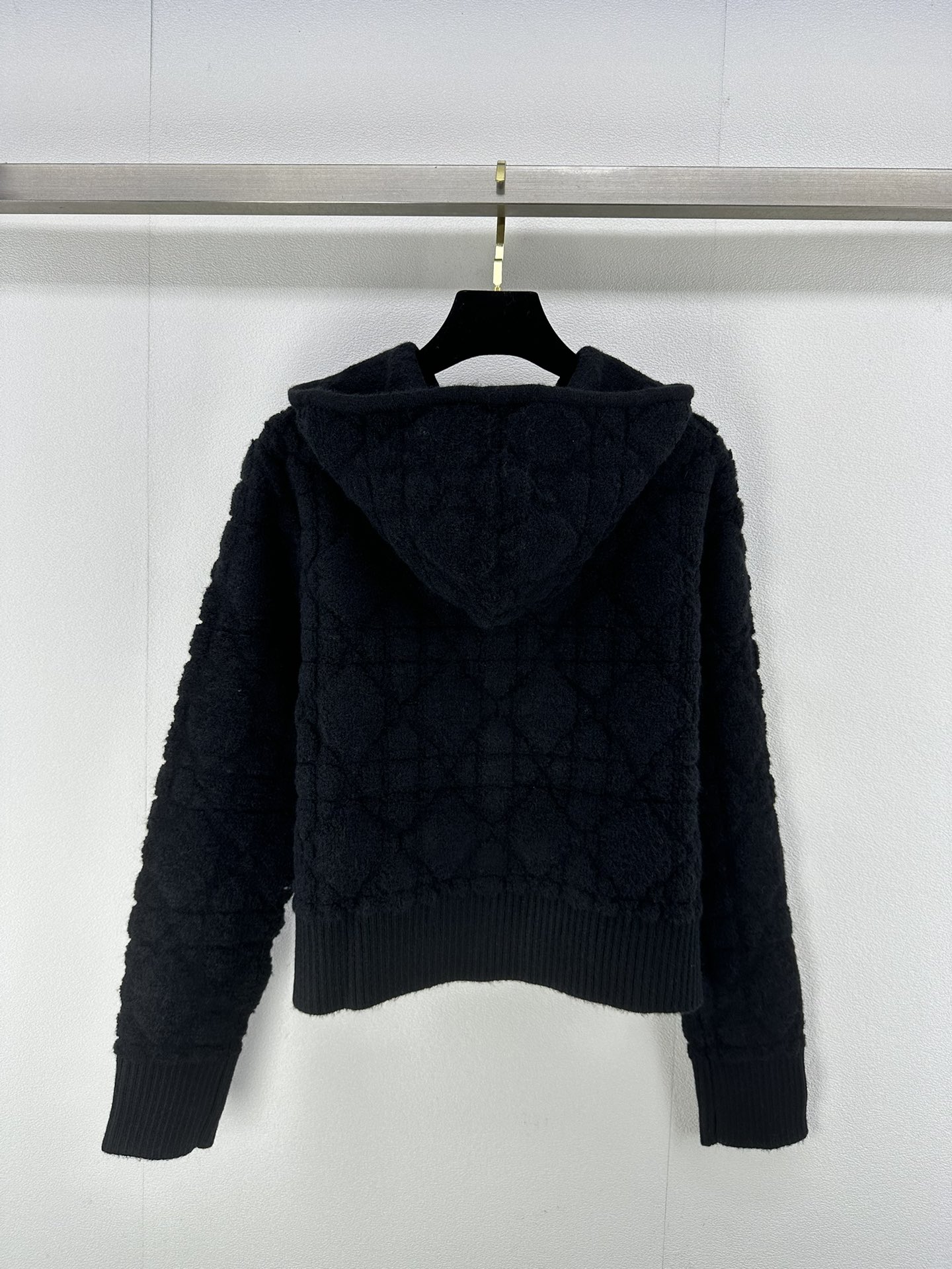 NO:459440,Dio* new details, autumn and winter lace lamb fur hooded zipper cardigan, very gentle and age-reducing, with a girlish temperament, milky and pink texture, simple design but good looking, the upper body is also very versatile, it is very nice to match casually, Nice 2 colors 3 size SML,,dior,hats,alexander wang19860909Dio*上新细节 秋冬棱格羊羔毛连帽拉链开衫 非常温柔又减龄 自带少女的名媛气质 奶呼呼粉糯糯的质感 简洁设计却很好看 上身也很百搭 随意搭配就很Nice 2色3码SML,,dior,hats,alexander wang,Women's clothing