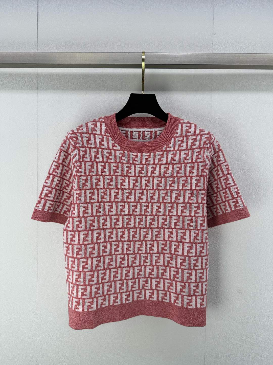 NO:298576,Fend* new details 25 Early spring new knitted round neck short sleeves The whole classic brand double F presbyterian logo jacquard decoration Classic fashionable high-end daily versatile 3 colors 3 codes SML, fendi, T-shirt, alexander wang19860909Fend*上新细节 25 早春新款针织圆领短袖 整件经典品牌双F老花logo提花装饰 经典时髦高级日常百搭 3色3码SML,,fendi,T-shirt,alexander wang,Women's clothing