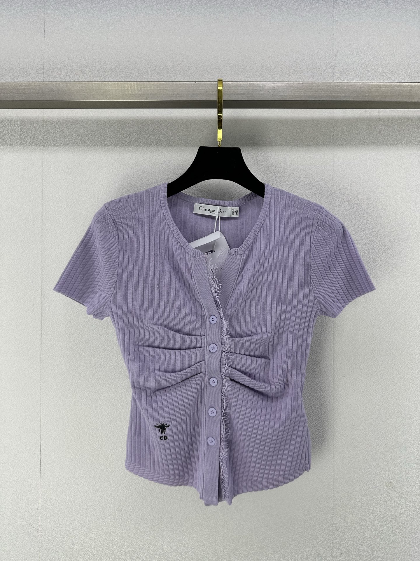 NO:323611,Dio* new details 25 Spring and summer new V-neck lace lace short sleeves necklace lace design, upper body reduces age and youthful, waist-hugging and slimming, casual and playful, 3 colors and 3 sizes SML,,dior, skirts, shorts, T-shirt, alexander wang19860909Dio*上新细节 25 春夏新款v领蕾丝花边短袖 领口蕾丝花边设计 上身减龄又青春 收腰又显瘦 搭配长裙短裤随性又俏皮 3色3码SML,,dior,skirts,shorts,T-shirt,alexander wang,Women's clothing