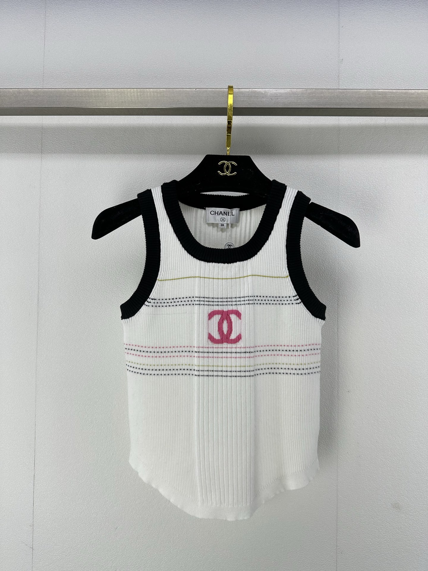 NO:323600,Chane* new details 25 summer new knitted contrast vest comfortable and breathable embroidered color double Clogo embellishment commuting and leisure 2 colors 3 codes SML, chanel, alexander wang19860909Chane*上新细节 25 夏季新款针织撞色背心 舒适透气 刺绣彩色双Clogo点缀 通勤休闲都 2色3码SML,,chanel,alexander wang,Women's clothing