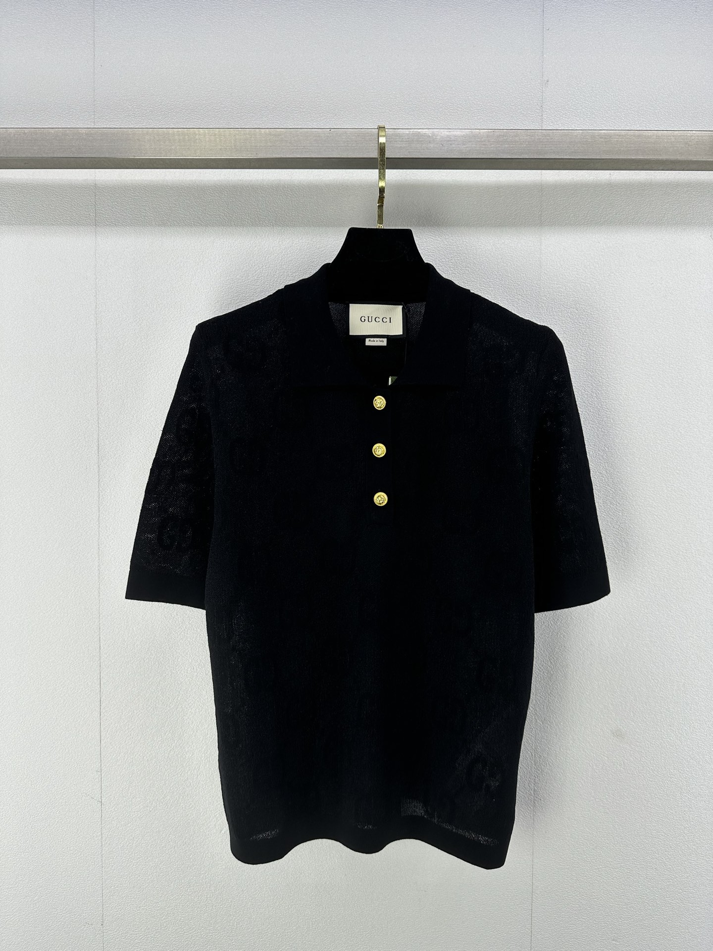 NO:324235,Gucc* new details 25 Summer new style full-print double G hollow lapel short sleeves Customized yarn full-print logo The upper body is white and has a high-end feeling 2 colors and 3 codes SML, gucci, T-shirt, alexander wang19860909Gucc*上新细节 25 夏季新款满印双G镂空翻领短袖 定制纱线满印logo 上身气质白搭 高级感十足 2色3码SML,,gucci,T-shirt,alexander wang,Women's clothing