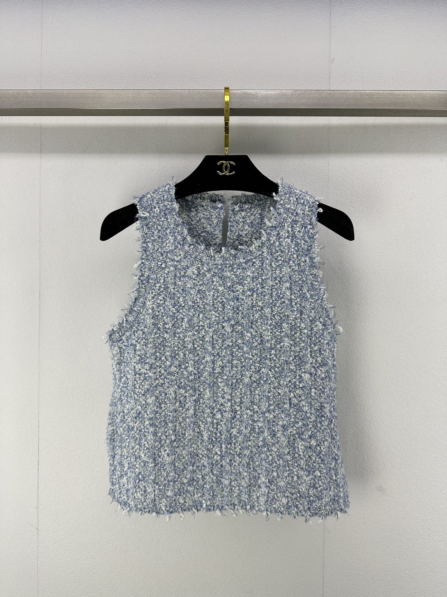 NO:324265,Chane* new details 25 Spring new knitted gold vest Customized small fragrance-style dyed fabric is layered, exquisite and noble temperament on the upper body, versatile and not picky, 1 color, 3 size SML, chanel, alexander wang19860909Chane*上新细节 25 春季新款针织金丝背心 定制小香风段染面料富有层次感 上身精致而高贵的气质 百搭不挑人 1色3码SML,,chanel,alexander wang,Women's clothing