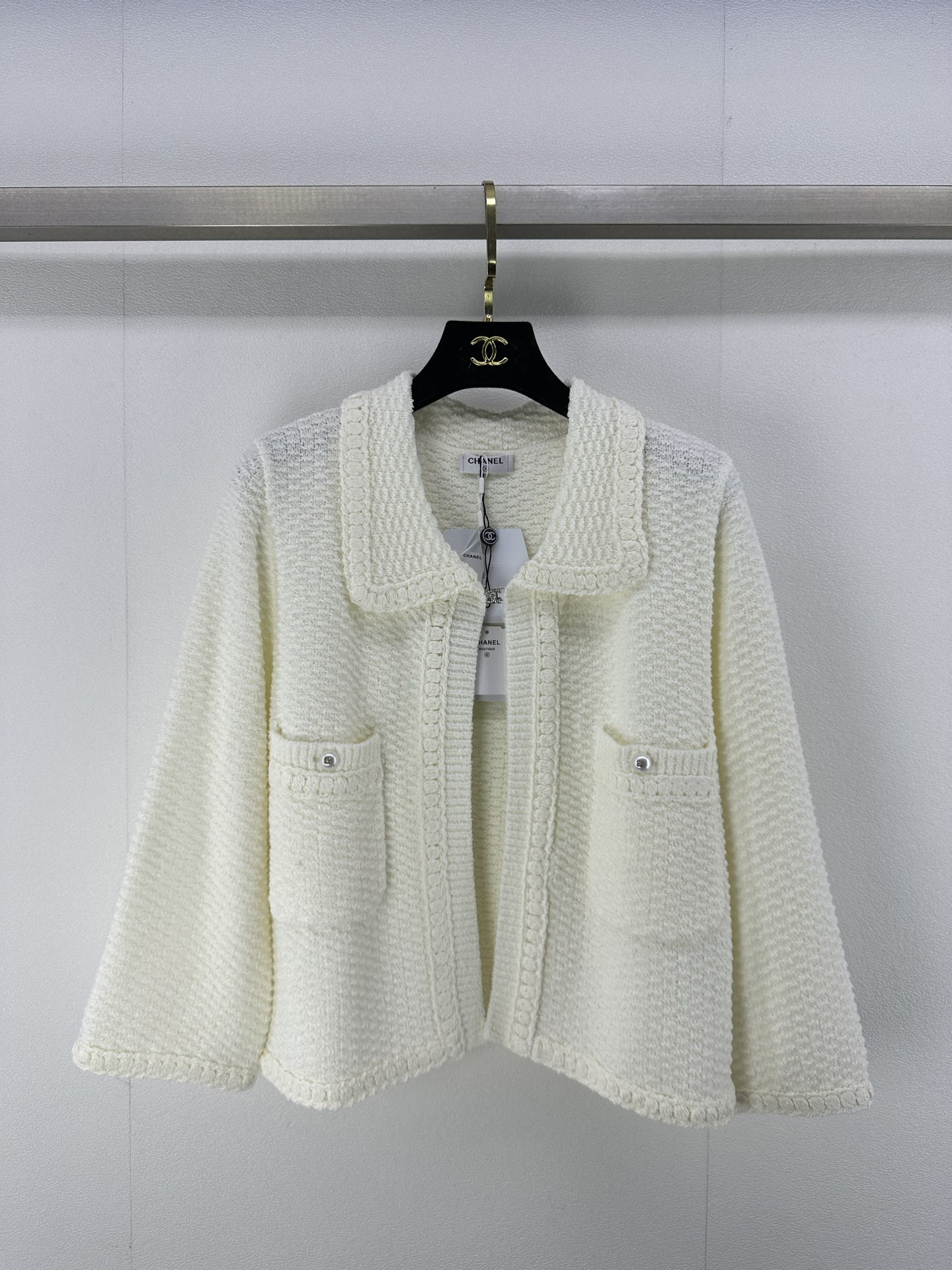 NO:325731,Chane* new details 25p spring and summer new lapel cardigan jacket!  Positioning diamond hook design, customized colored buckles, the style is not picky for people, the upper body looks huge and slim!  A must-have versatile artifact of rich and beautiful white 1 color 3 code SML, chanel, jackets & coats, alexander wang19860909Chane*上新细节 25p 春夏新品翻领开衫外套！定位菱格勾花设计 定制彩色饰扣,版型不挑人版型上身巨显瘦！白富美必备百搭神器 1色3码SML,,chanel,jackets & coats,alexander wang,Women's clothing