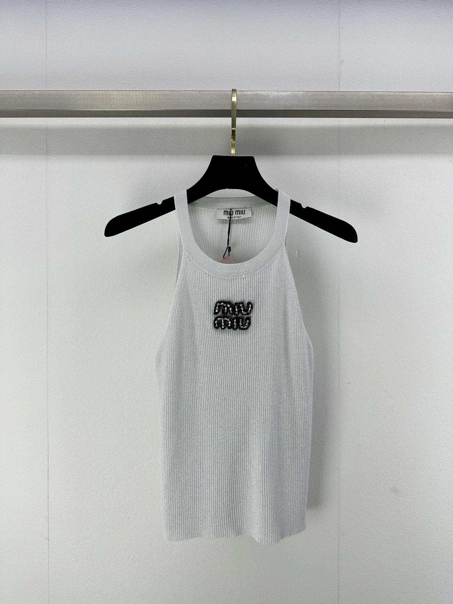 NO:325340,Miumi* new details 25 Spring and summer new bead vest Galaxy fine flashes with beautiful and fairy temperament!  Versatile, not picky, fashionable and high-end!  Special yarns are cold and cool 3 colors and 3 codes SML, miumiu, alexander wang19860909Miumi*上新细节 25 春夏新品钉珠背心 银河细闪气质又美又仙！百搭不挑人时髦又高级！特种纱线冰冰凉凉 3色3码SML,,miumiu,alexander wang,Women's clothing