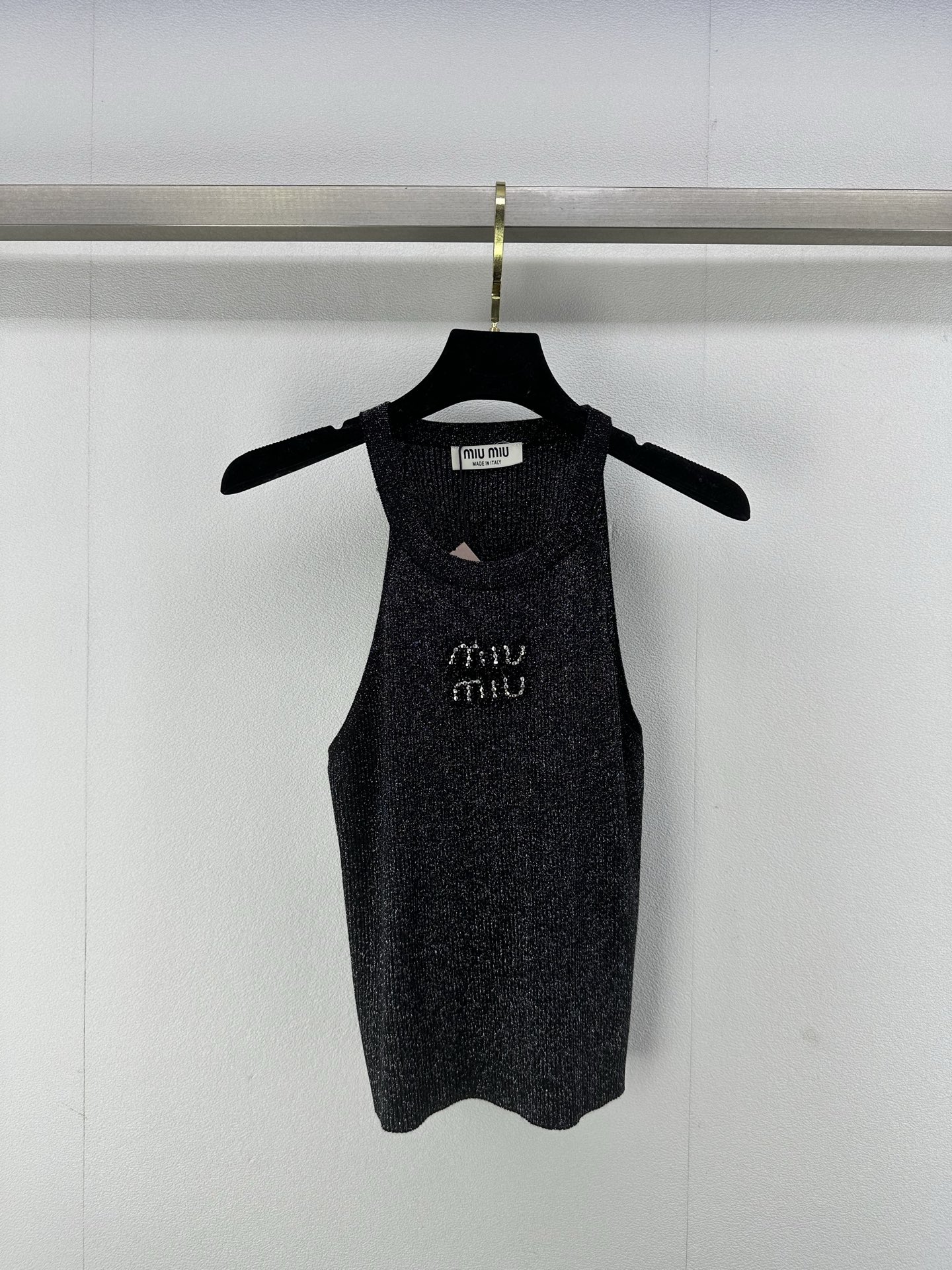 NO:325346,Miumi* new details 25 Spring and summer new bead vest Galaxy fine flashes with beautiful and fairy temperament!  Versatile, not picky, fashionable and high-end!  Special yarns are cold and cool 3 colors and 3 codes SML, miumiu, alexander wang19860909Miumi*上新细节 25 春夏新品钉珠背心 银河细闪气质又美又仙！百搭不挑人时髦又高级！特种纱线冰冰凉凉 3色3码SML,,miumiu,alexander wang,Women's clothing