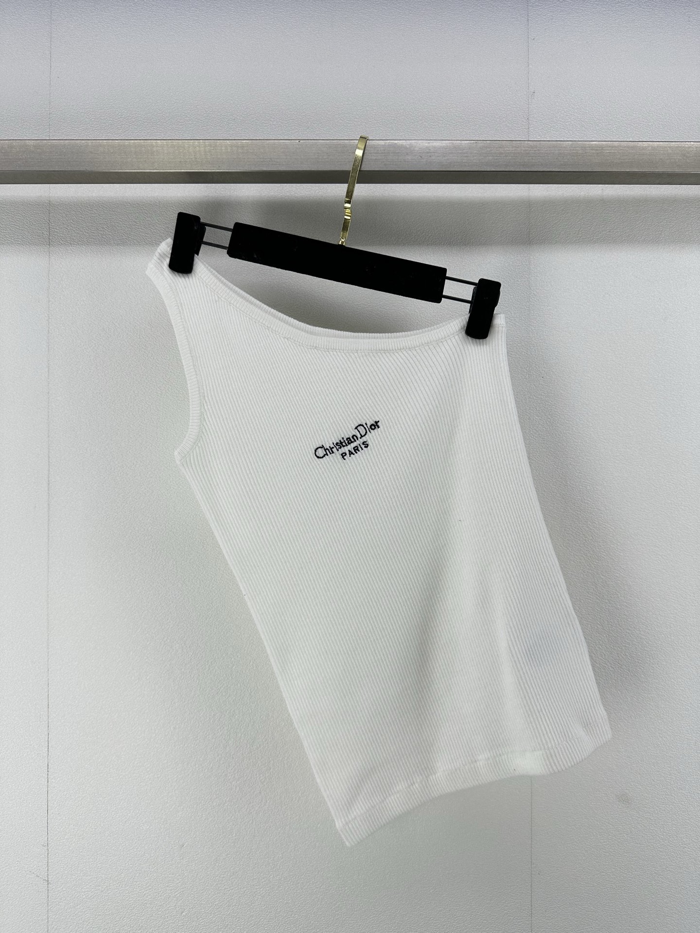 NO:325302,New details on Dio 25 Spring and summer new one-shoulder vest, simple and scheming. Unique small design, highlights taste, new favorites in summer fashion, let you reach a new height. 2 colors and 3 codes SML, dior, alexander wang19860909Dio上新细节 25 春夏新款单肩背心,简约不失心机.独特小设计,彰显品味,夏日时尚新宠,让你美出新高度 2色3码SML,,dior,alexander wang,Women's clothing