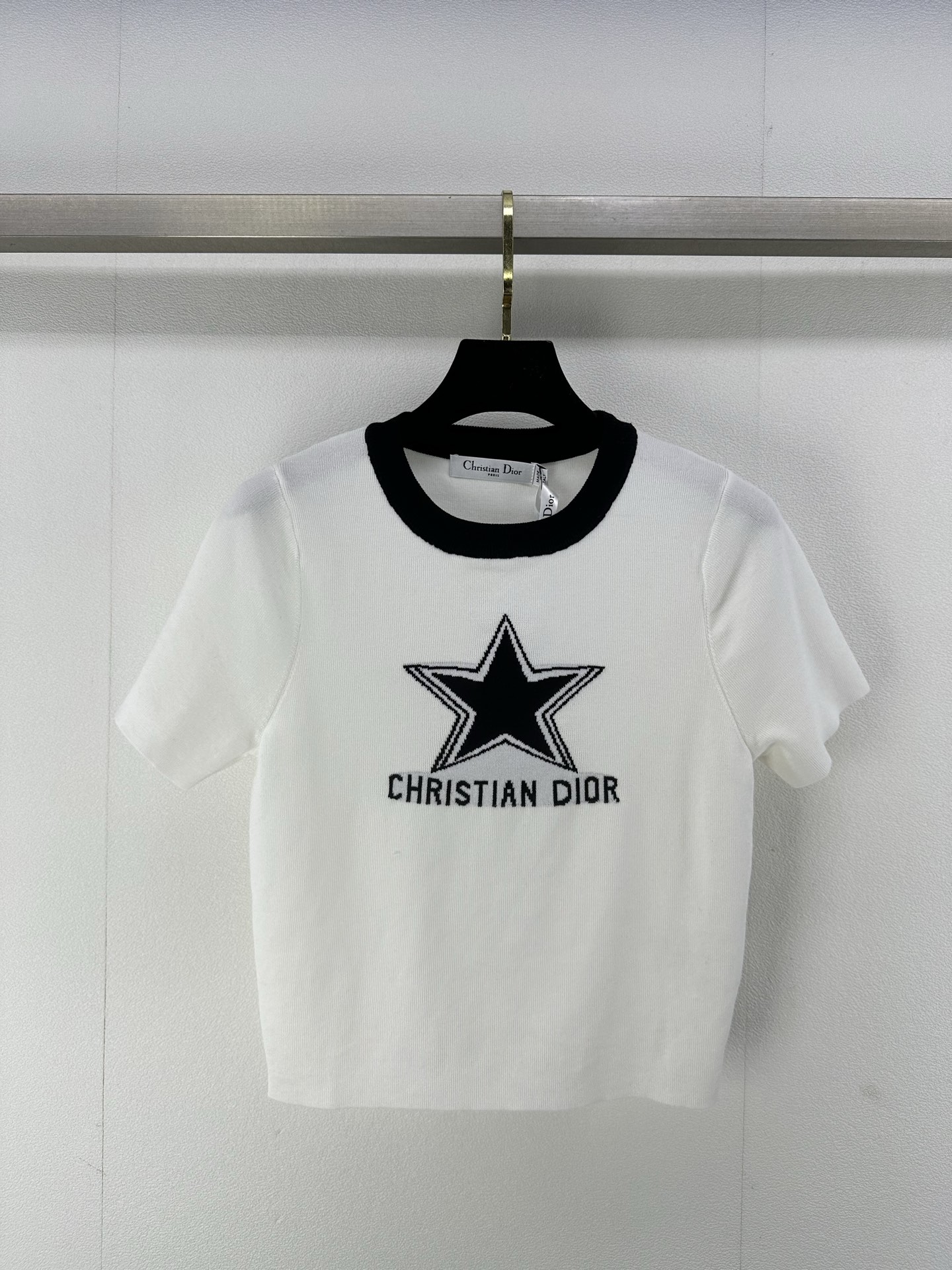 NO:325741,New details on Dio* 25 Spring and summer new round neck five-pointed star pullover short sleeve five-pointed star jacquard classic letters contrasting color edges versatile and not picky 2 colors 3 codes SML, dior, T-shirt, alexander wang19860909Dio*上新细节 25 春夏新款圆领五角星套头短袖 五角星提花经典字母 撞色边缘 百搭不挑人 2色3码SML,,dior,T-shirt,alexander wang,Women's clothing