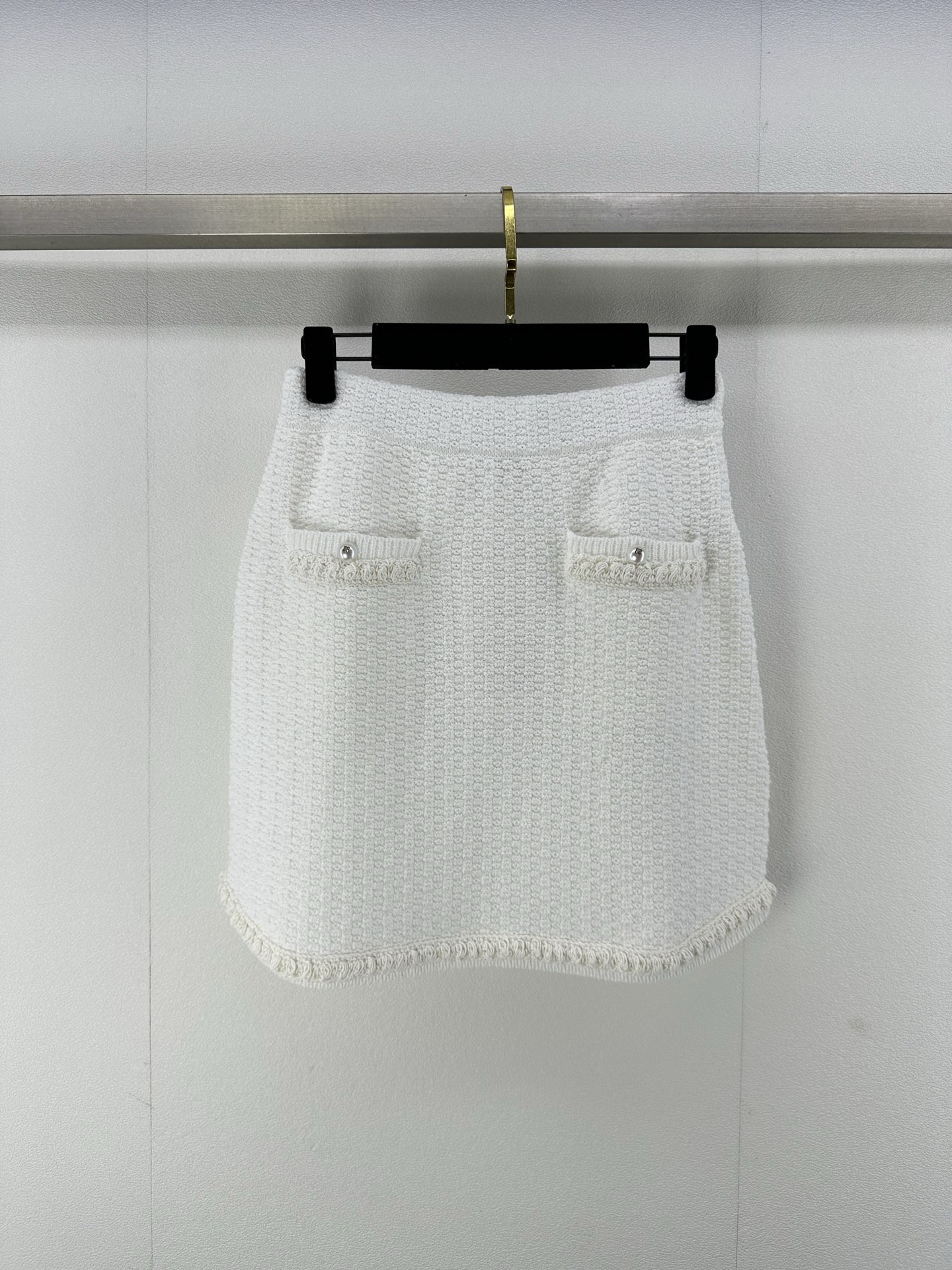 NO:493389,:1 Chane* new details New autumn and winter lapel cardigan suit!  The official website synchronizes 1:1 lapel cardigan + skirt, positioning diamond hook design, customized colored buckle, the style is not picky for people, the upper body looks huge and slim!  Color matching white and rich beauty must have versatile artifact 2 colors 3 codes SML, chanel, skirts, alexander wang19860909:1 Chane*上新细节 秋冬新品翻领开衫套装！官网同步1:1 翻领开衫+半裙 定位菱格勾花设计 定制彩色饰扣,版型不挑人版型上身巨显瘦！配色白富美必备百搭神器 2色3码SML,,chanel,skirts,alexander wang,Women's clothing