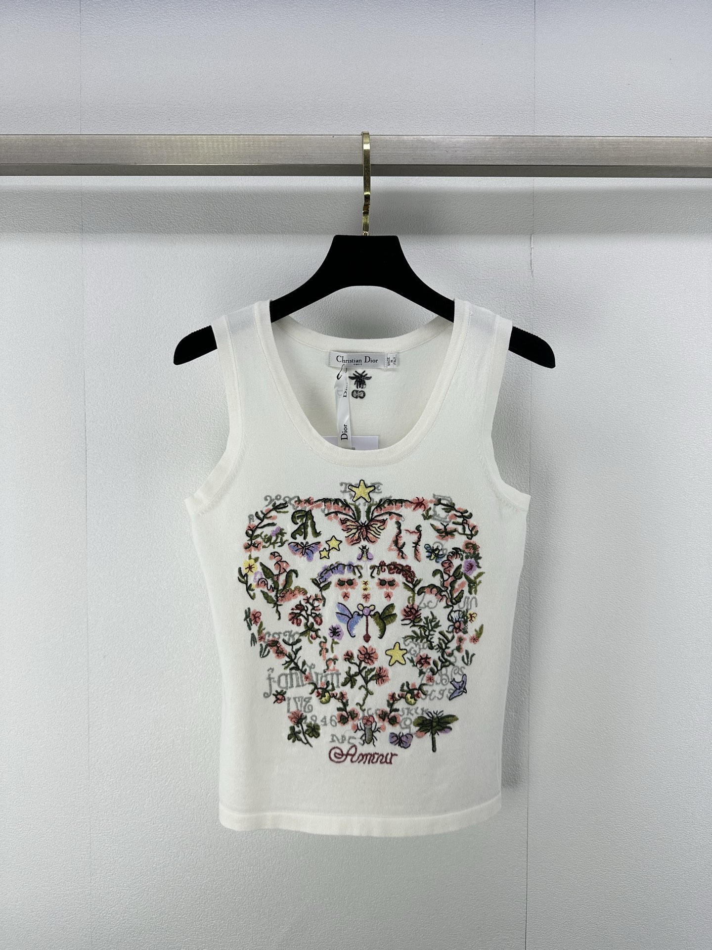 NO:329051,New details on Dio 25 Spring and summer new heavy industrial embroidery vest, holiday garden style, exquisite embroidery blooms summer brilliance, light and breathable, a fashion essential!  1 color 3 code SML, dior, alexander wang19860909Dio上新细节 25 春夏新款重工刺绣花背心,假日花园风情,精致刺绣绽放夏日光彩,轻盈透气,时尚必备！ 1色3码SML,,dior,alexander wang,Women's clothing