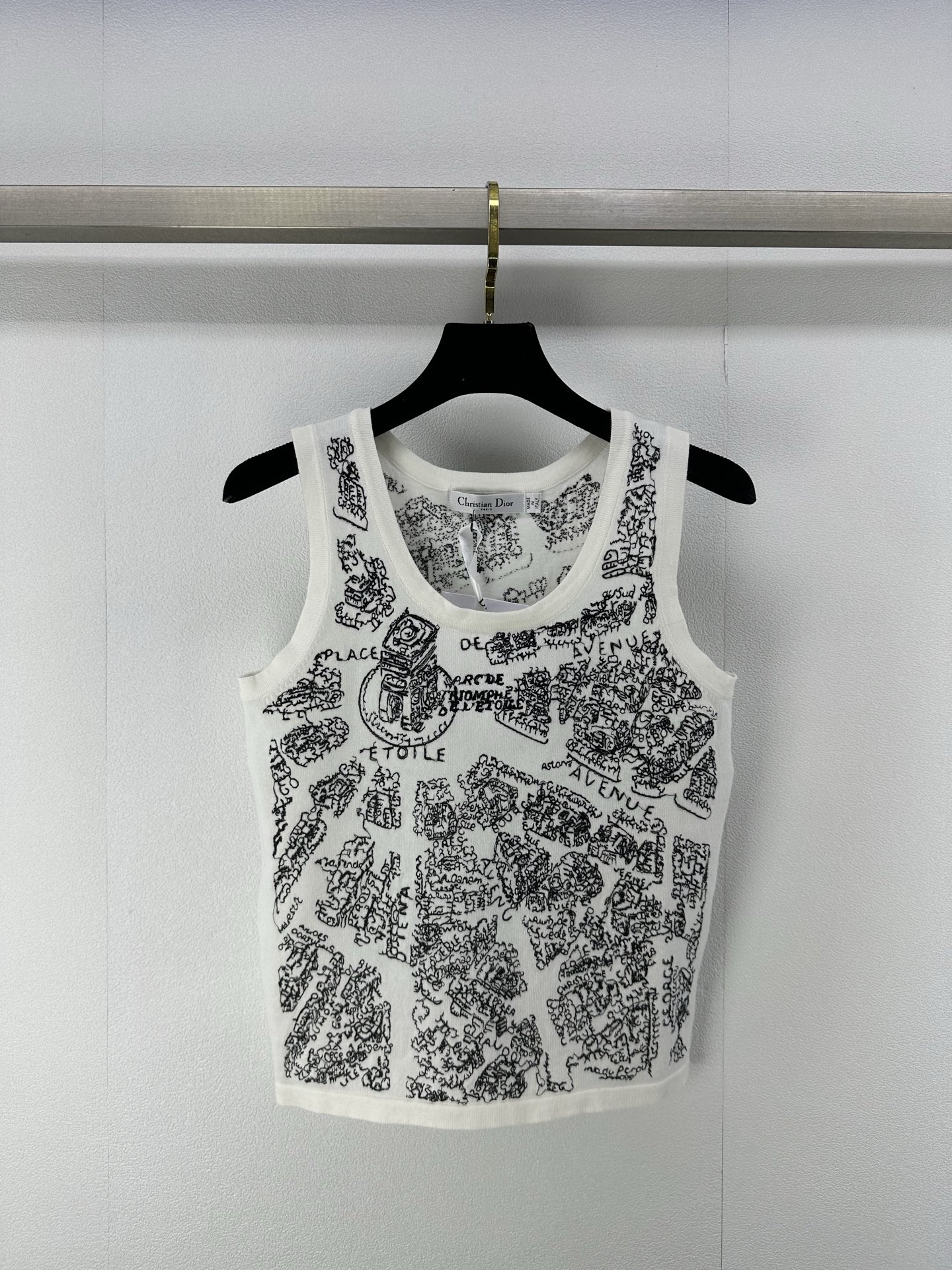 NO:329053,Dio* New details 25 Spring and summer new heavy industry Paris map embroidered sleeveless knitted vest, exquisite embroidery shows luxury, sleeveless design is simple and fashionable, knitted fabric is comfortable and skin-friendly, showing high-end taste. 1 color 3 code SML, dior, alexander wang19860909Dio* 上新细节 25 春夏新款重工巴黎地图刺绣无袖针织背心,精致刺绣彰显奢华,无袖设计简约时尚,针织面料舒适亲肤,尽显高端品味. 1色3码SML,,dior,alexander wang,Women's clothing