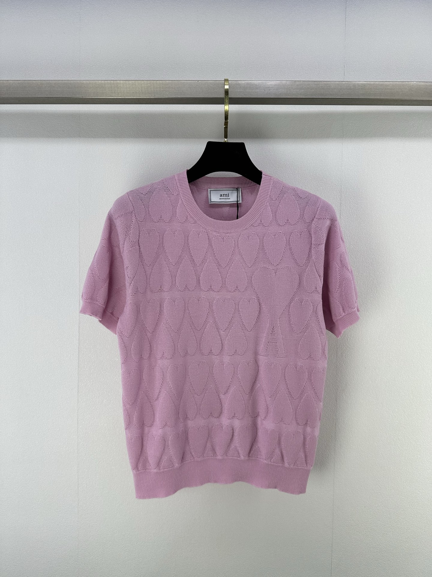 NO:330798,New details on Am* 25 Spring and summer new knitted round neck short sleeves Whole love jacquard decoration Classic brand letter Alogo jacquard embellishment Light luxury fashionable exquisite and versatile 3 colors 3 codes SML, T-shirt, alexander wang19860909Am*上新细节 25 春夏新款针织圆领短袖 整件爱心提花装饰 经典品牌字母Alogo提花点缀 轻奢时髦精致百搭 3色3码SML,,T-shirt,alexander wang,Women's clothing