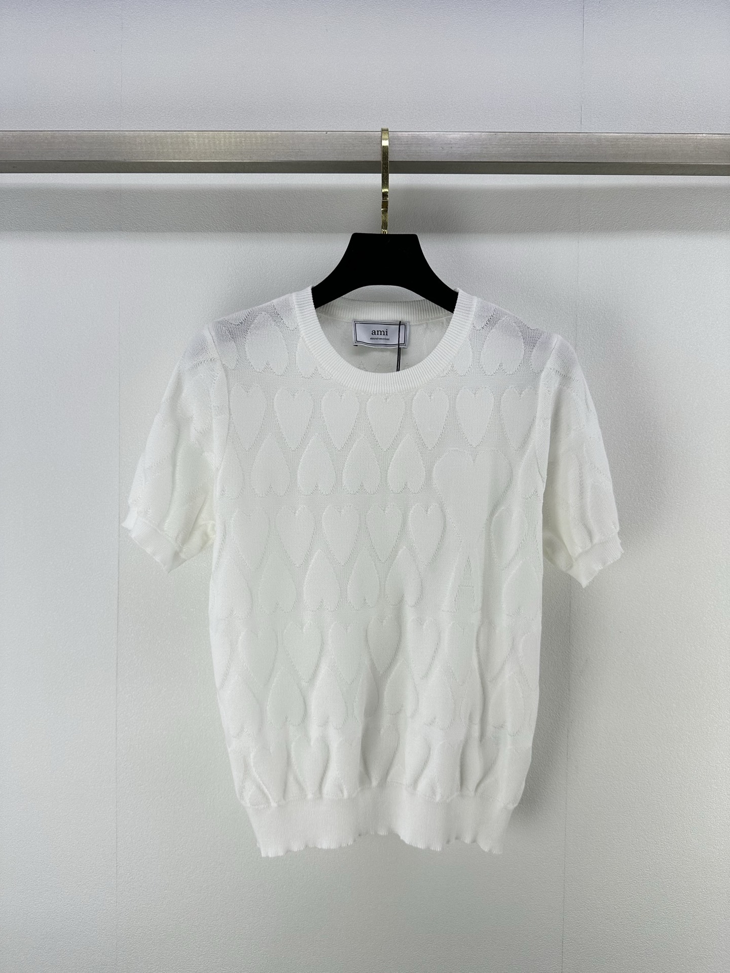 NO:330802,New details on Am* 25 Spring and summer new knitted round neck short sleeves Whole love jacquard decoration Classic brand letter Alogo jacquard embellishment Light luxury fashionable exquisite and versatile 3 colors 3 codes SML, T-shirt, alexander wang19860909Am*上新细节 25 春夏新款针织圆领短袖 整件爱心提花装饰 经典品牌字母Alogo提花点缀 轻奢时髦精致百搭 3色3码SML,,T-shirt,alexander wang,Women's clothing