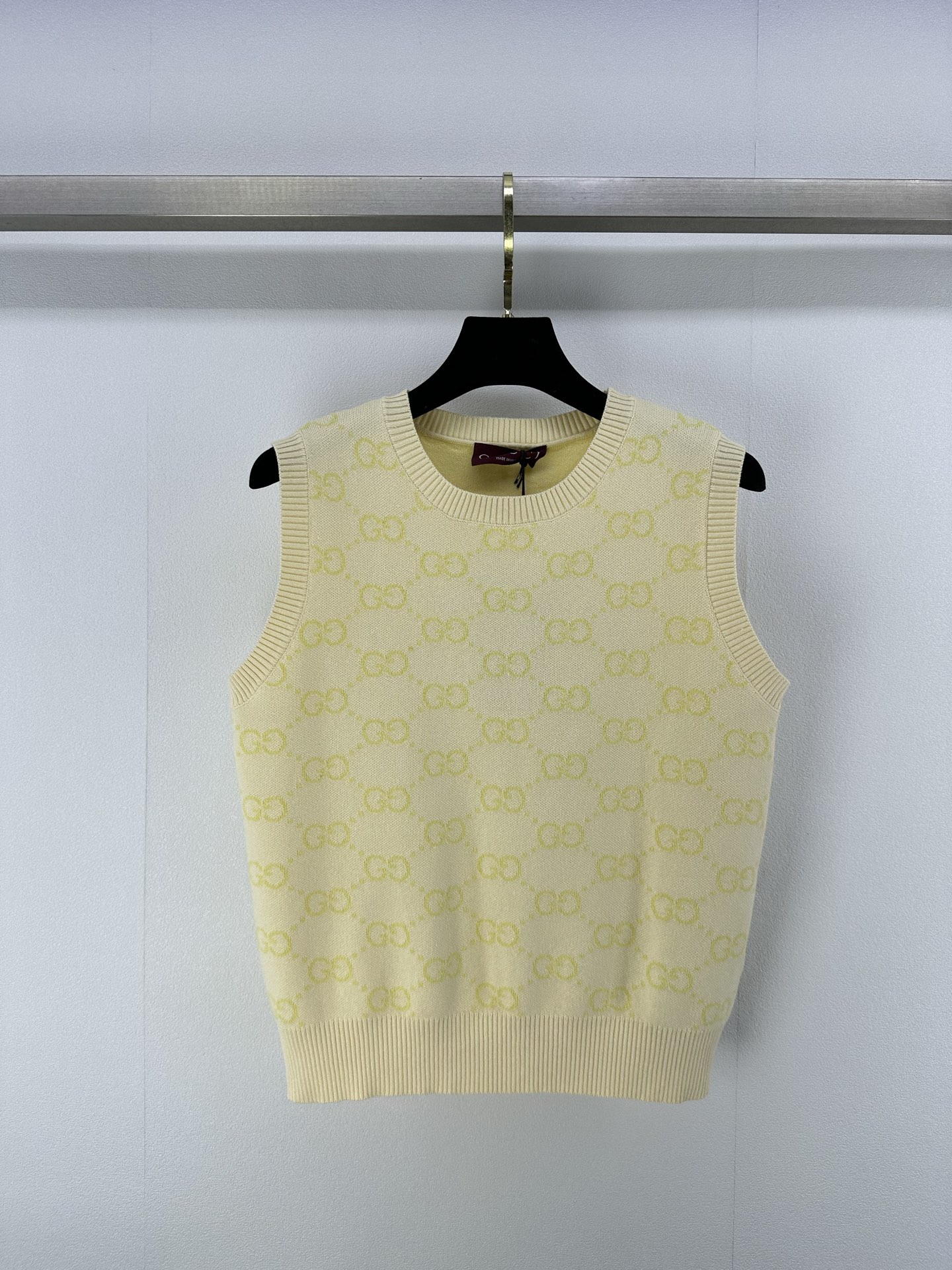 NO:330806,Gucc* new details 25 spring, summer, autumn and winter new knitted vest, classic brand double G diamond jacquard decoration, classic fashionable high-end exquisite, beautiful upper body 1 color 3 code SML, gucci, alexander wang19860909Gucc*上新细节 25 春夏秋冬新款针织背心 整件经典品牌双G菱格提花装饰 经典时髦高级精致 上身绝美 1色3码SML,,gucci,alexander wang,Women's clothing