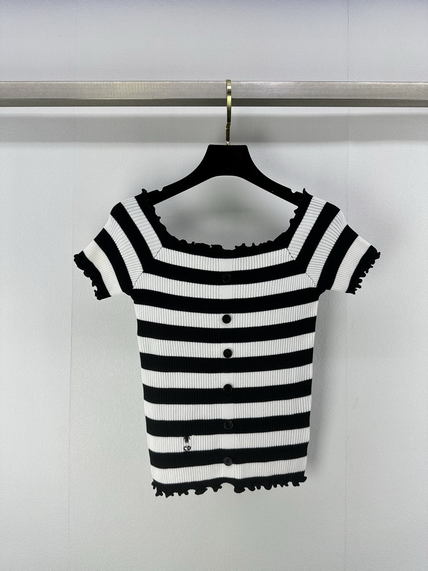 NO:330825,dio* new details 25 summer new square collar lace short-sleeved lace design logo embellishment and top body fashionable and relaxed 2 colors 3 codes SML, dior, T-shirt, alexander wang19860909dio*上新细节 25 夏季新款方领花边短袖花边设计logo修饰点缀 上身時尚鬆弛感 2色3码SML,,dior,T-shirt,alexander wang,Women's clothing