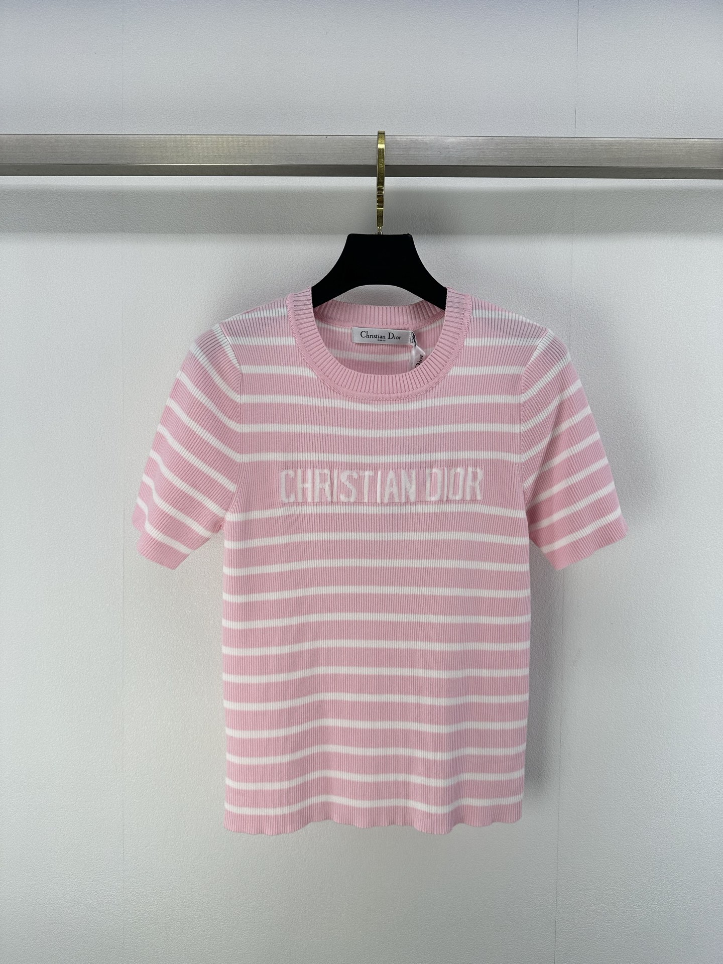 NO:330813,New details on Dio* 25 Spring and summer new striped short sleeves Striped style everyday versatile spinning yarn texture round neck design fashionable and casual style slim and high-end jacquard logo Simple commuting daily 3 colors 3 codes SML, dior, T-shirt, alexander wang19860909Dio*上新细节 25 春夏新款条纹短袖 条纹款日常百搭纺纱线质感细腻 圆领设计时尚随性版型 显瘦又高级 提花的标志 简约通勤日常 3色3码SML,,dior,T-shirt,alexander wang,Women's clothing