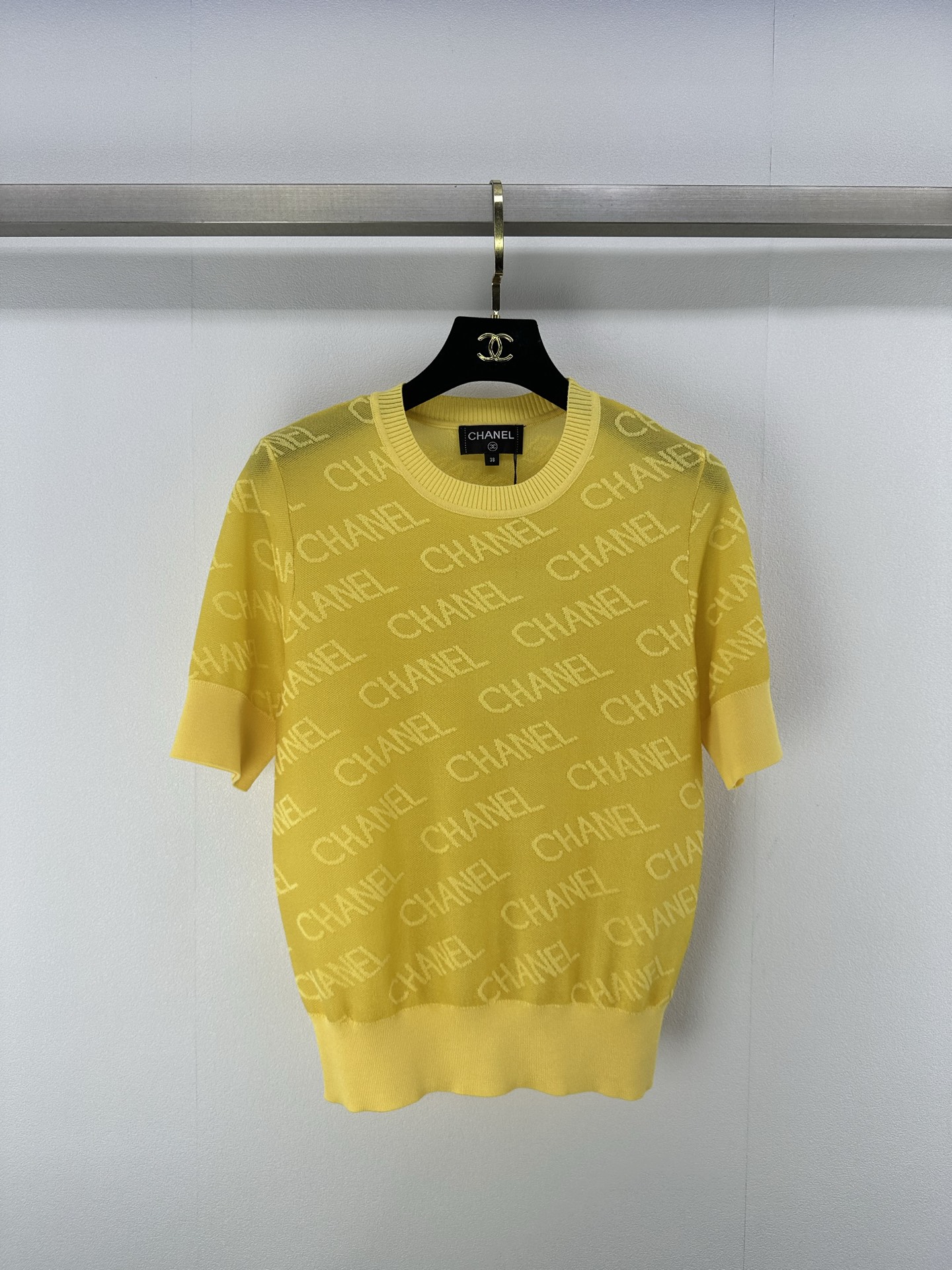 NO:330816,chane* new details 25 Summer new style full-print letter hollow knitted short sleeves Customized yarn full-print logo The upper body is white and has a high-end feeling 3 colors and 3 codes SML, chanel, T-shirt, alexander wang19860909chane*上新细节 25 夏季新款满印字母镂空针织短袖 定制纱线满印logo 上身气质白搭 高级感十足 3色3码SML,,chanel,T-shirt,alexander wang,Women's clothing