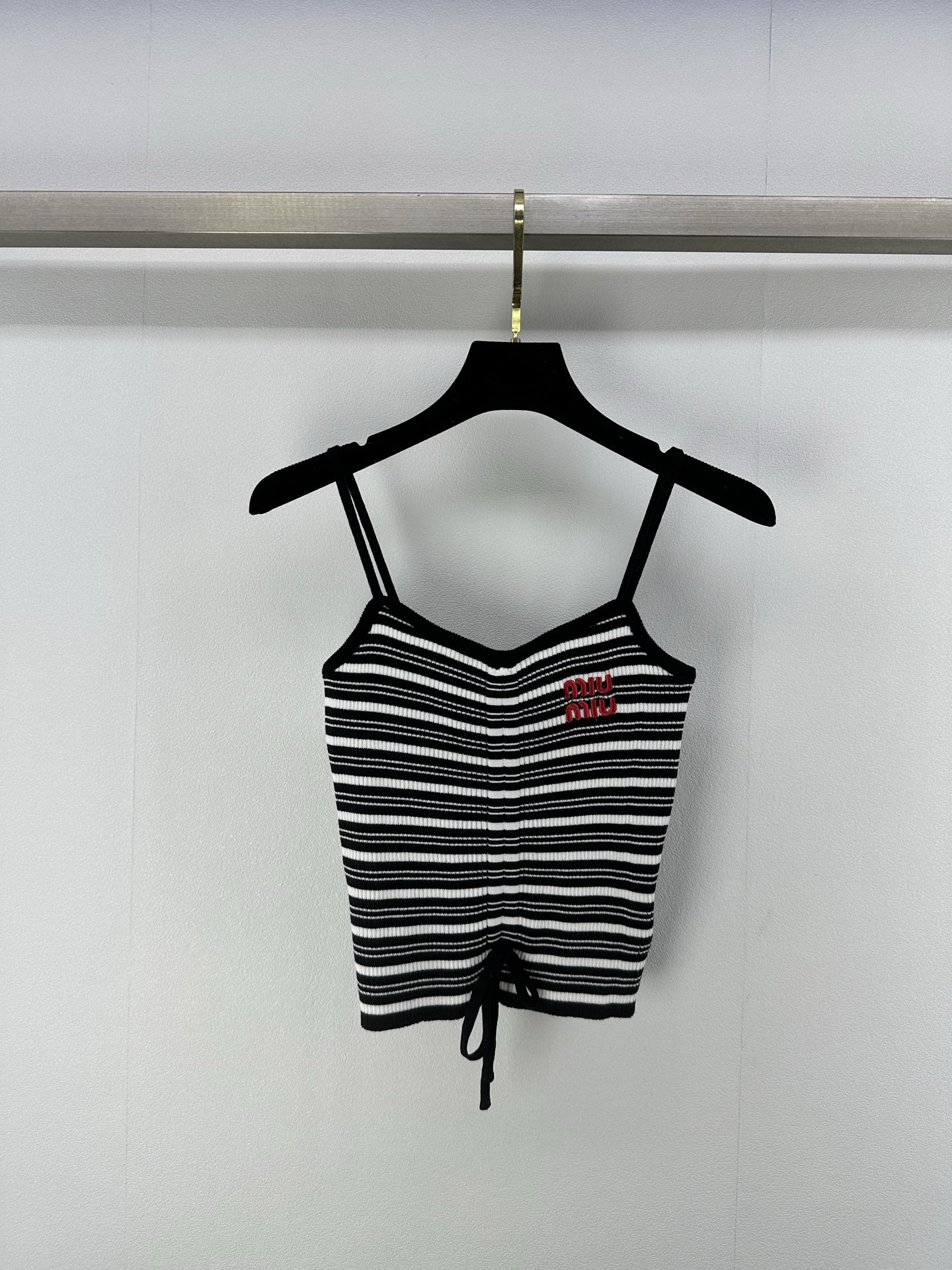 NO:330787,Miumi* new details 25 summer new lace-up vest contrasting color embroidery logo drawstring design slimming waist, beautiful upper body 3 colors 3 size SML, miumiu, alexander wang19860909miumi*上新细节 25 夏季新款系带背心 撞色刺绣logo 抽绳设计 掐腰感显瘦 上身绝美 3色3码SML,,miumiu,alexander wang,Women's clothing