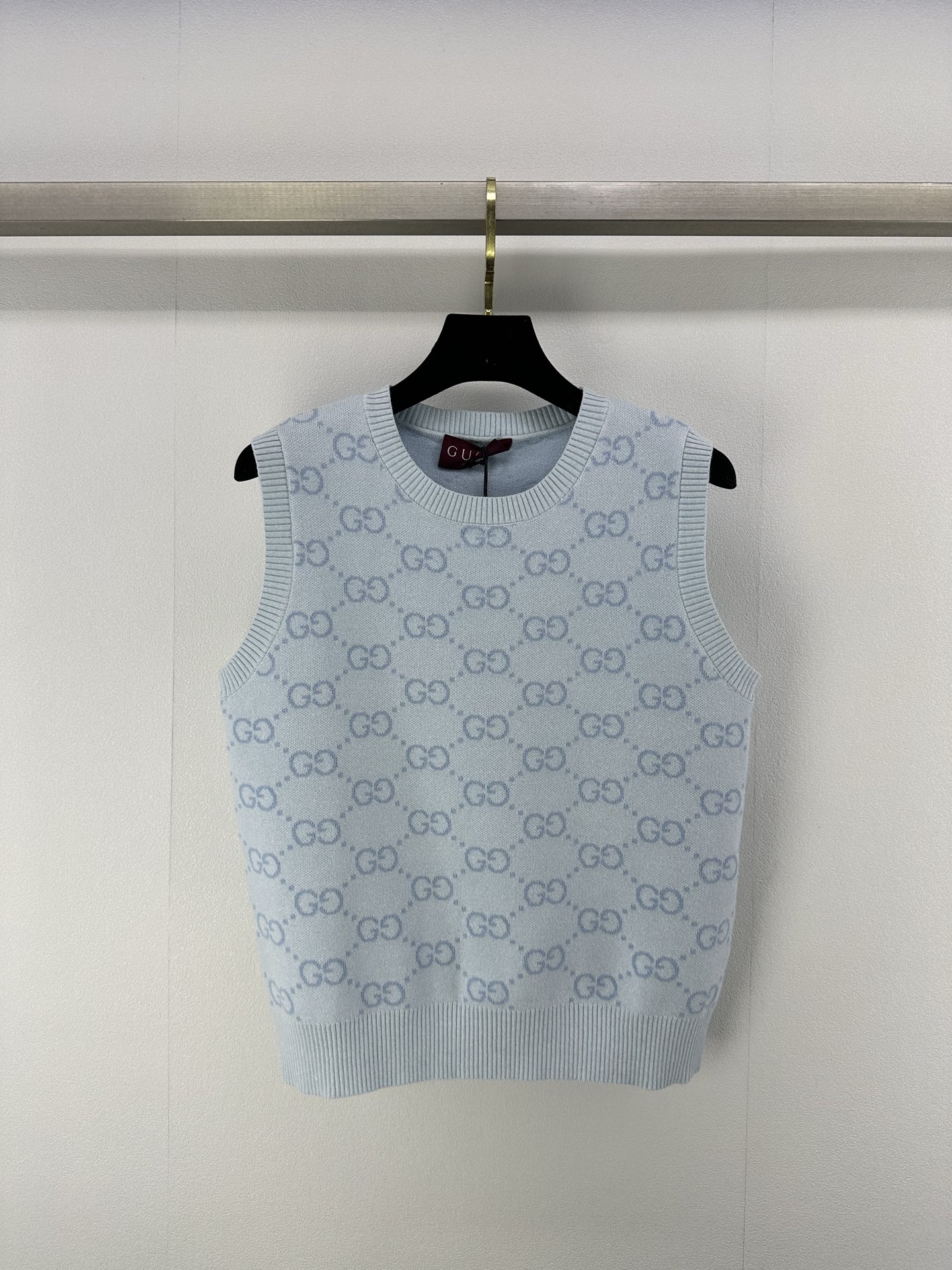 NO:327694,New details on Gucc* 25 Spring and summer new knitted round neck vest, whole piece of classic double G letter logo diamond jacquard decoration, classic big brand fashionable and versatile, essential for exquisite outfits. 2 colors and 3 codes SML, gucci, alexander wang19860909Gucc*上新细节 25 春夏新款针织圆领背心 整件经典双G字母logo菱格提花装饰 经典大牌时髦百搭 精致穿搭必备 . 2色3码SML,,gucci,alexander wang,Women's clothing