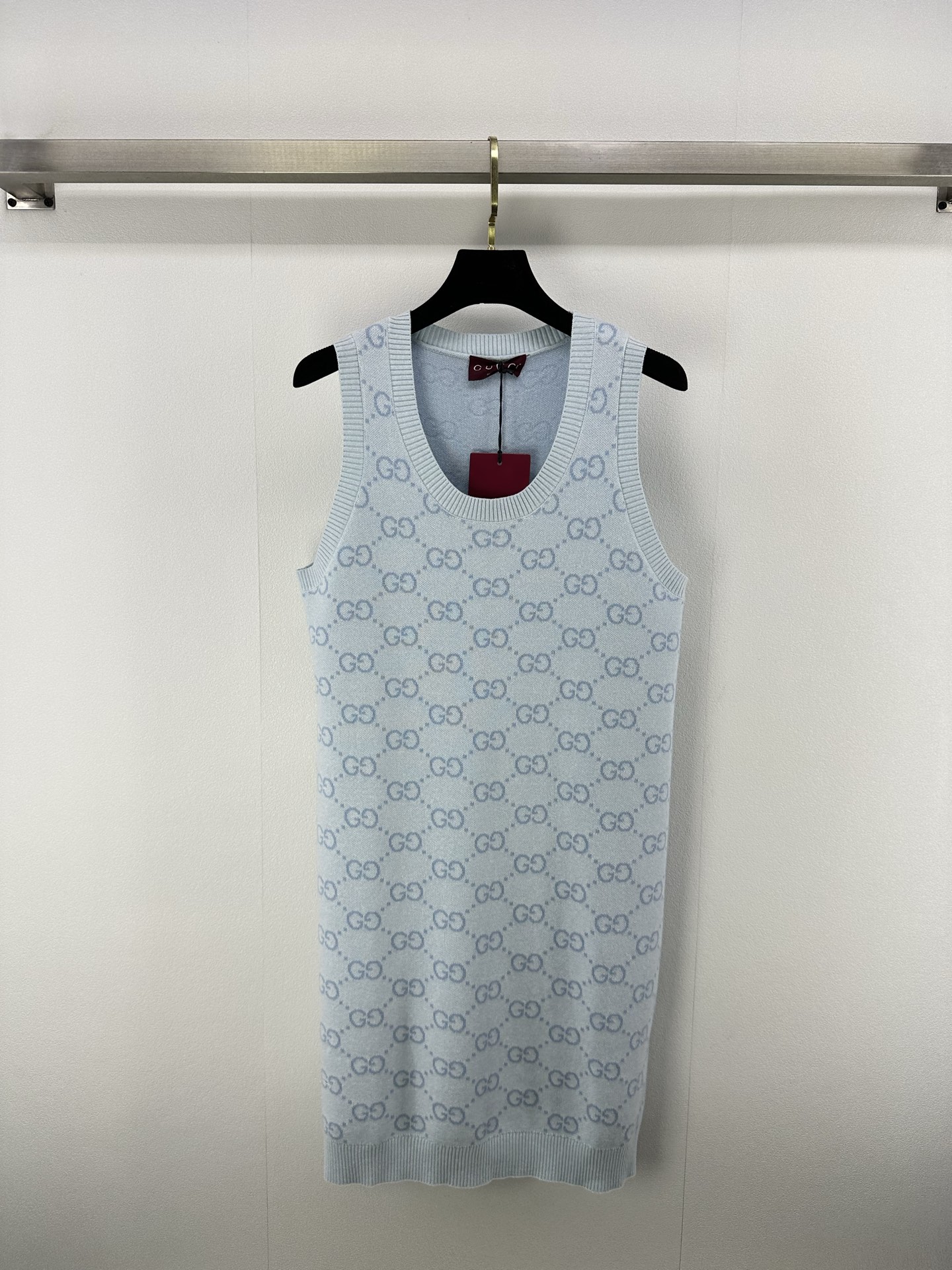 NO:327697,New details on Gucc* 25 Spring and summer new knitted round neck vest skirt, whole classic double G letter logo diamond jacquard decoration, classic big brand fashionable and versatile, essential for exquisite outfits. 2 colors and 3 codes SML, gucci, skirts, alexander wang19860909Gucc*上新细节 25 春夏新款针织圆领背心裙 整件经典双G字母logo菱格提花装饰 经典大牌时髦百搭 精致穿搭必备 . 2色3码SML,,gucci,skirts,alexander wang,Women's clothing