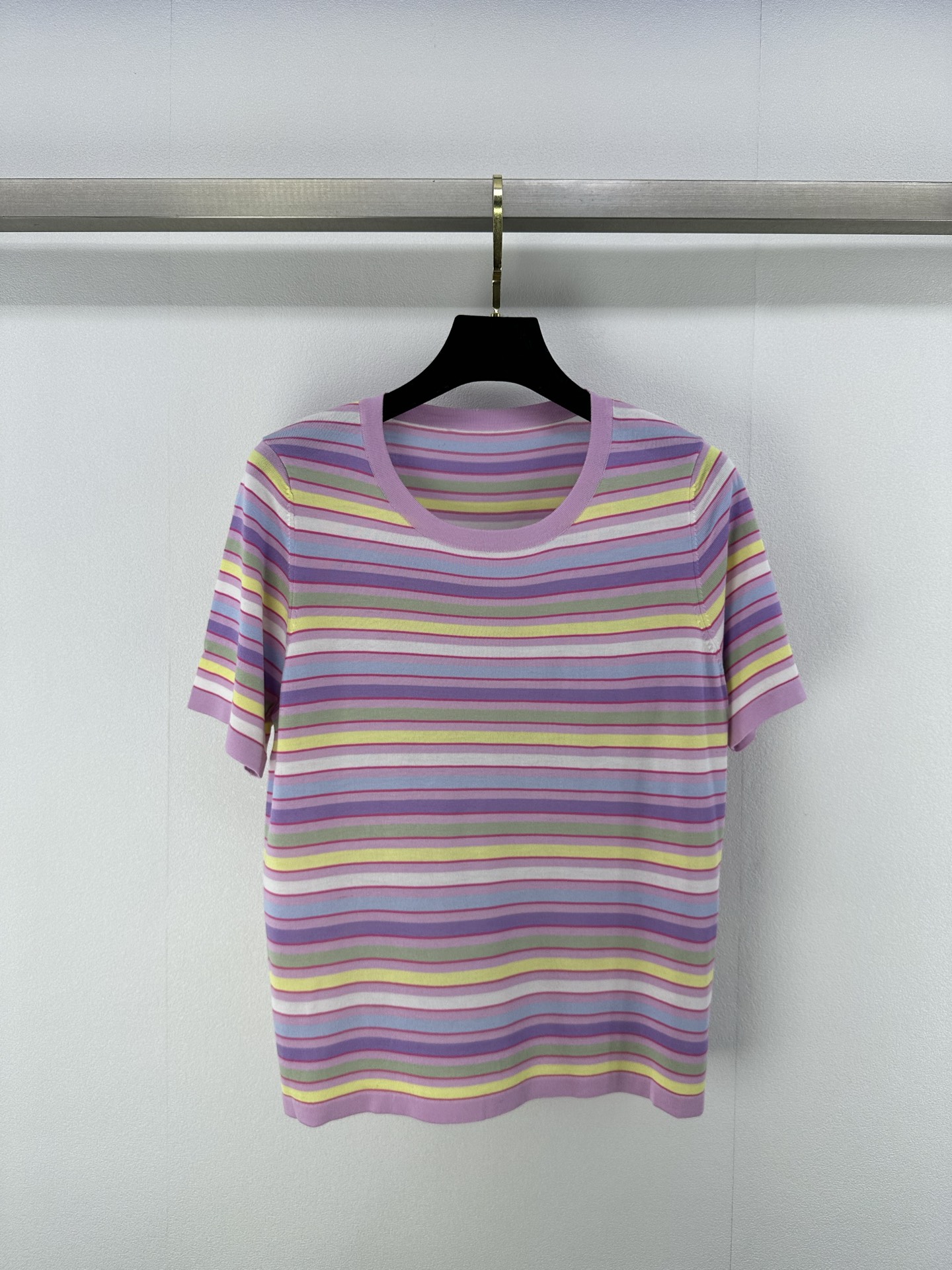 NO:326975,LP* New details 25 Spring and summer new round neck contrast striped knitted short sleeves Contrast color fresh color matching Cold fabric suitable for summer, age-reducing and beautiful 2 colors 3 codes SML, loro piano, T-shirt, alexander wang19860909LP* 上新细节 25 春夏新款圆领撞色条纹针织短袖 撞色清新配色 适合夏日的冰凉面料 减龄又好看 2色3码SML,,loro piana,T-shirt,alexander wang,Women's clothing